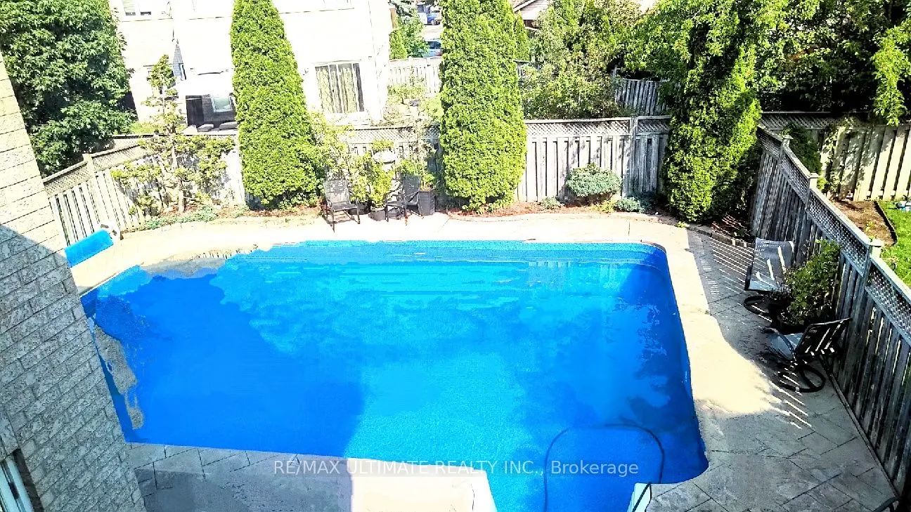 527 Ravineview Way