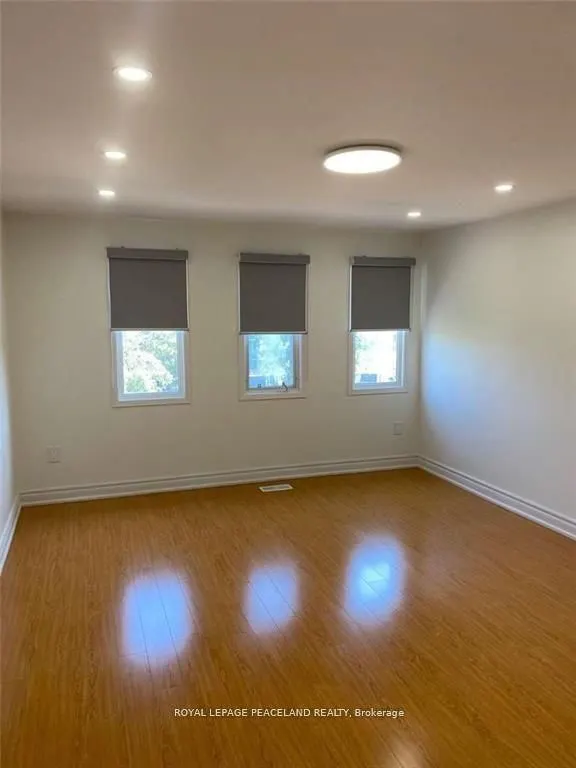 1136 Lindsay Drive S