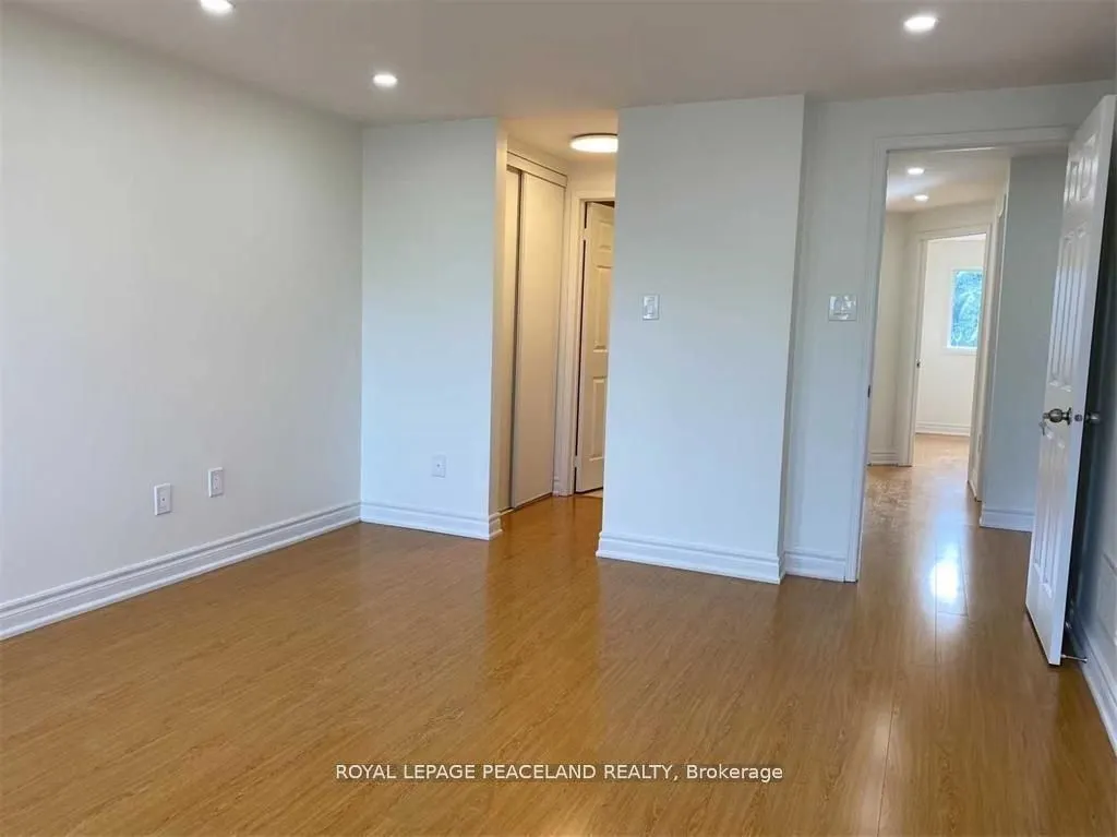 1136 Lindsay Drive S