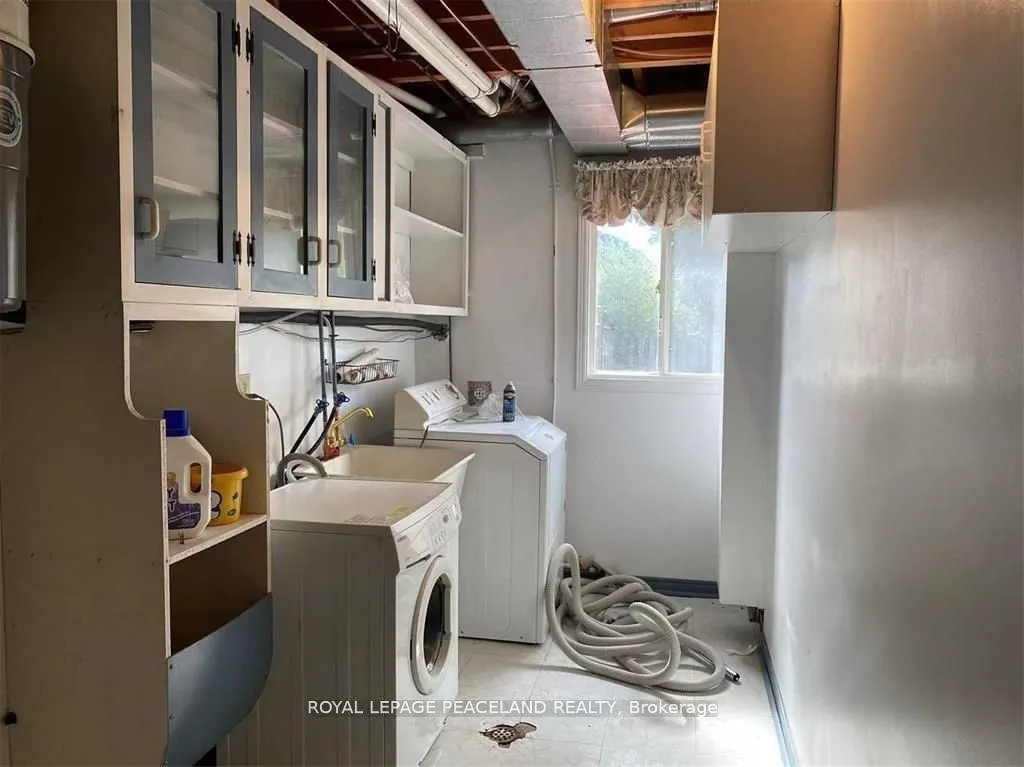 1136 Lindsay Drive S