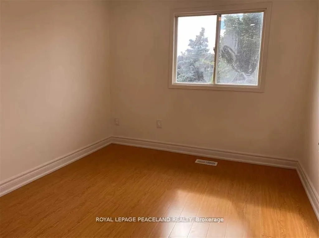 1136 Lindsay Drive S