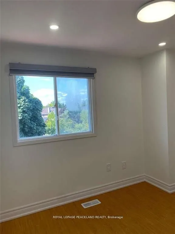 1136 Lindsay Drive S