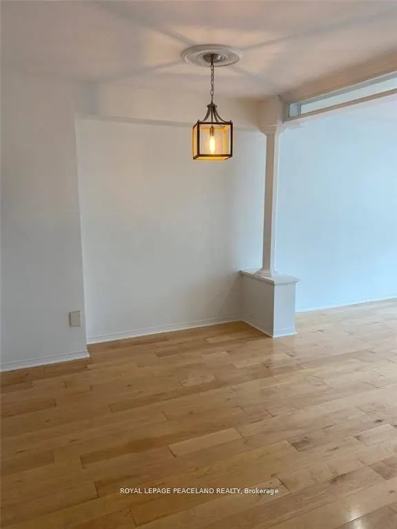 1136 Lindsay Drive S