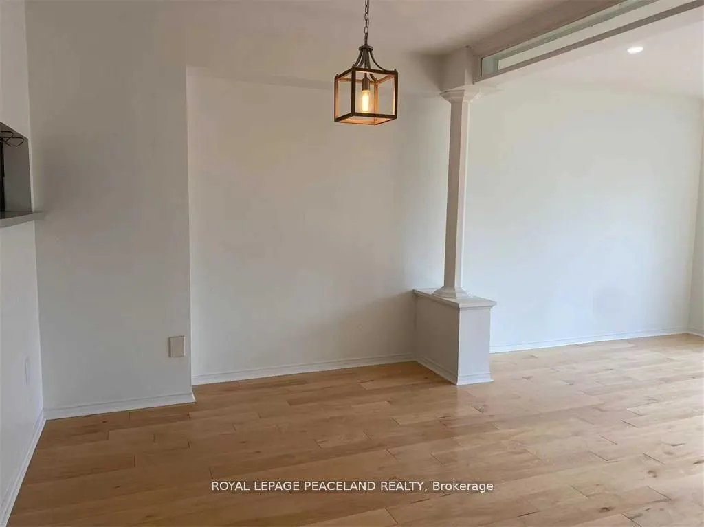 1136 Lindsay Drive S