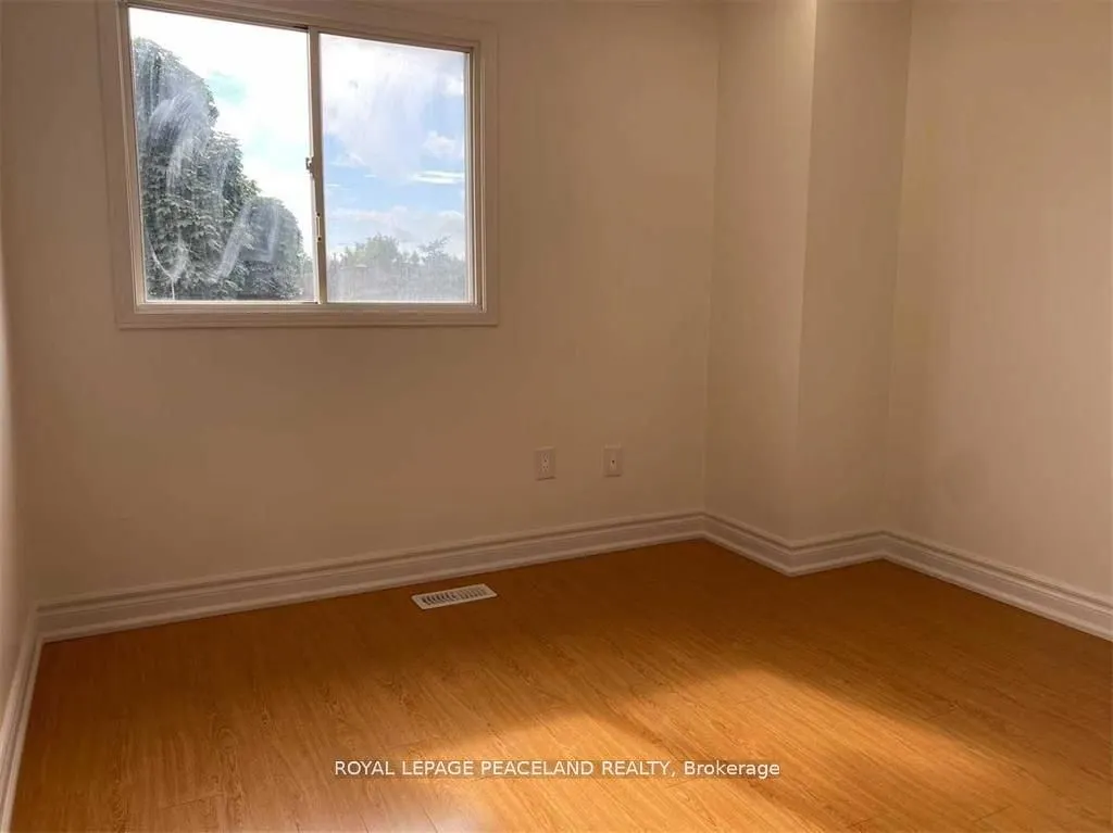 1136 Lindsay Drive S