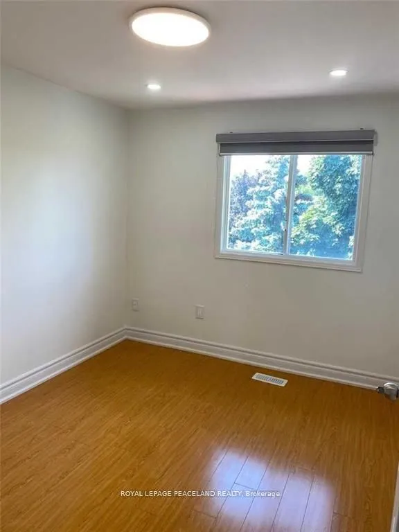 1136 Lindsay Drive S