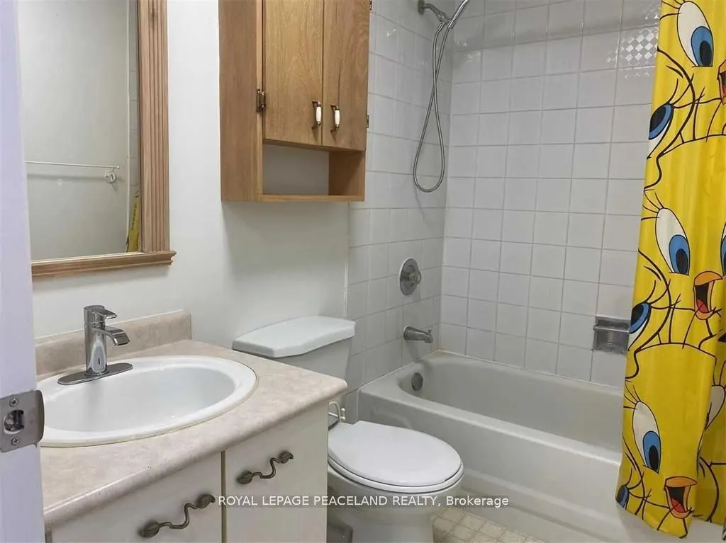 1136 Lindsay Drive S