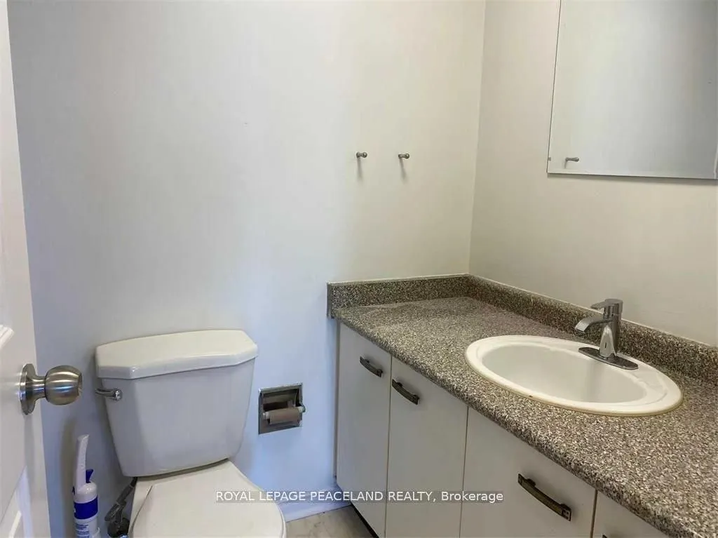 1136 Lindsay Drive S