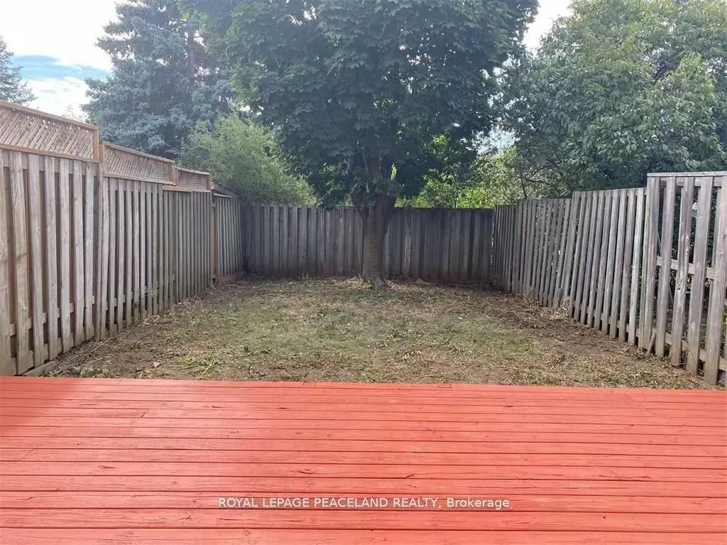 1136 Lindsay Drive S