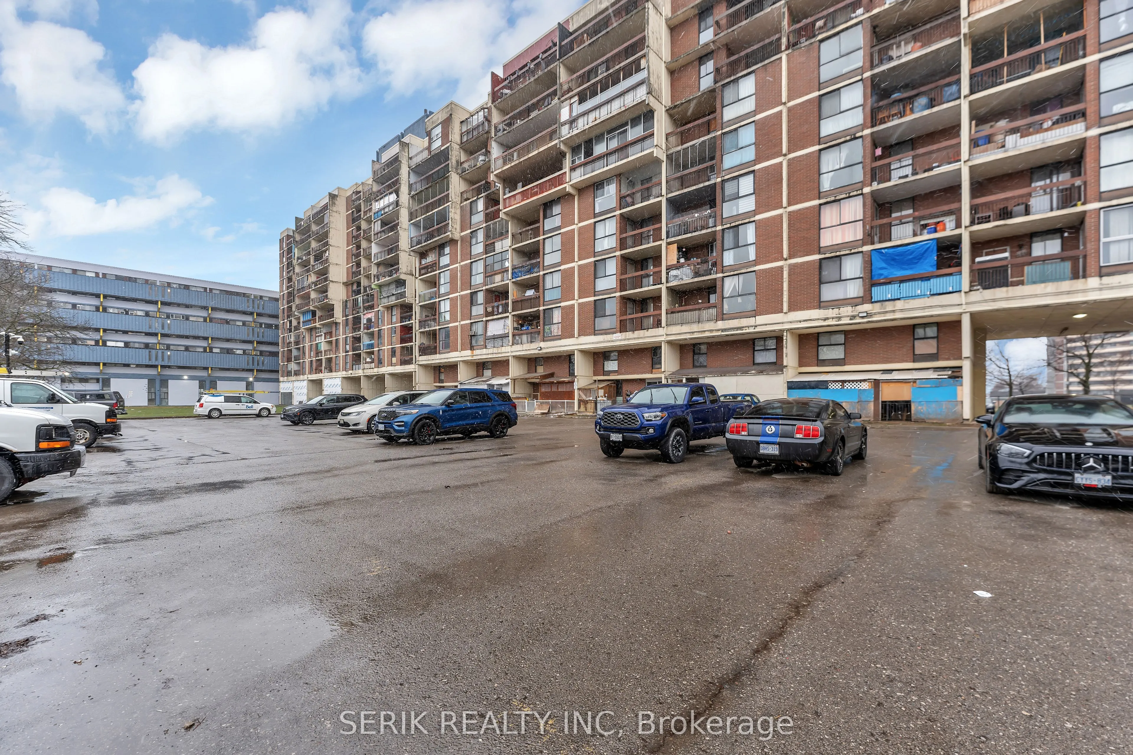 4673 Jane Street, #517