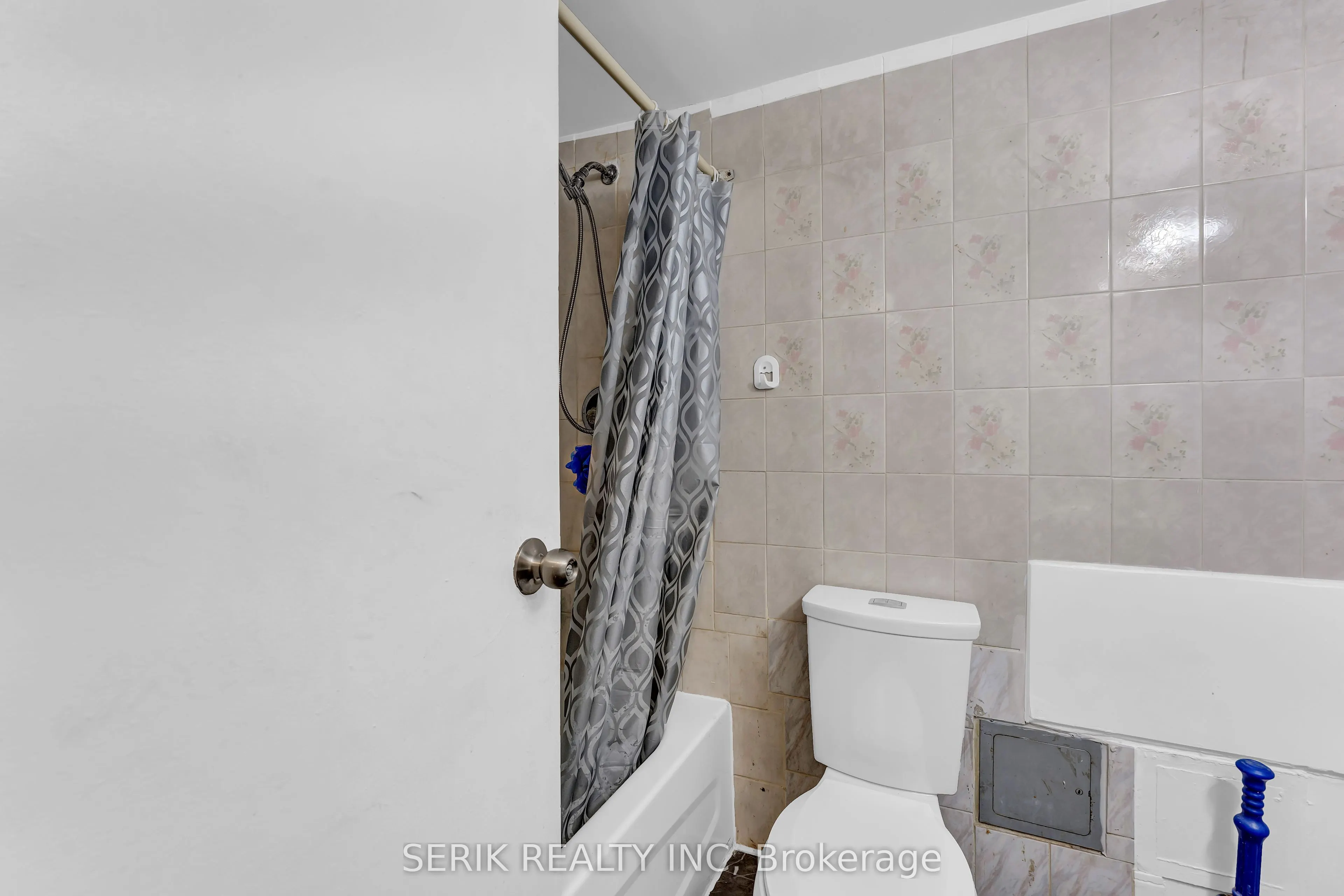 4673 Jane Street, #517