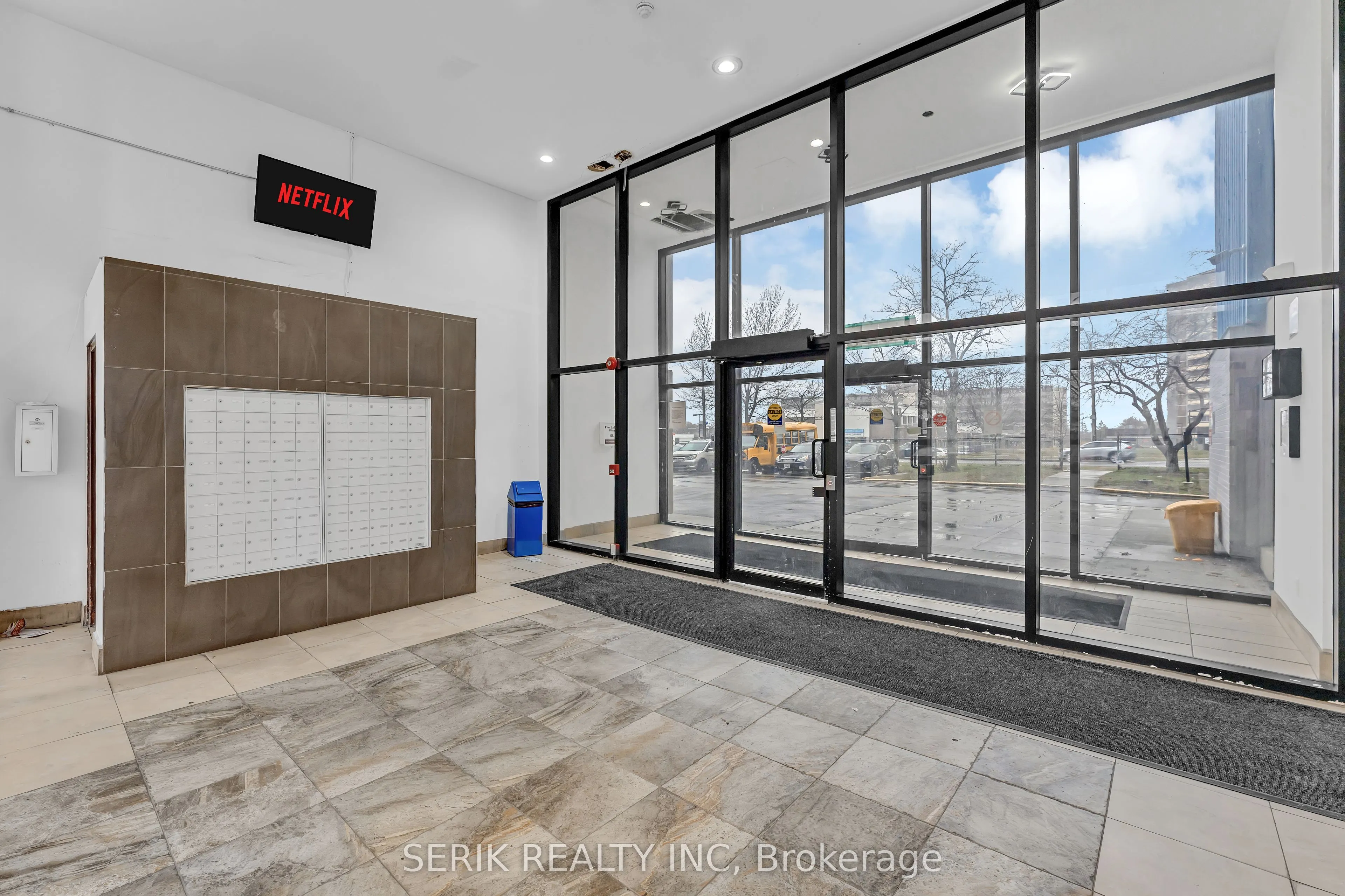 4673 Jane Street, #517