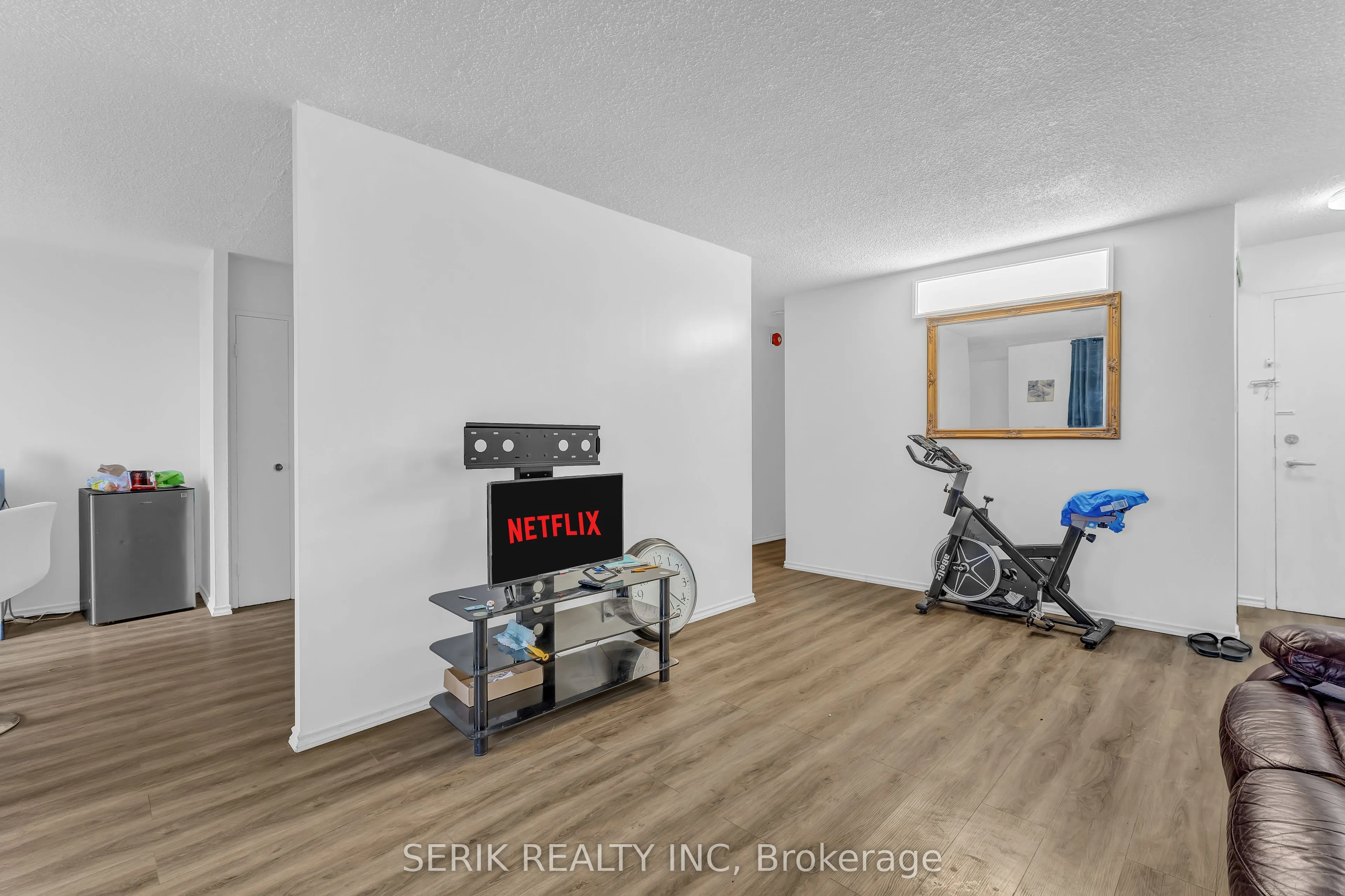 4673 Jane Street, #517