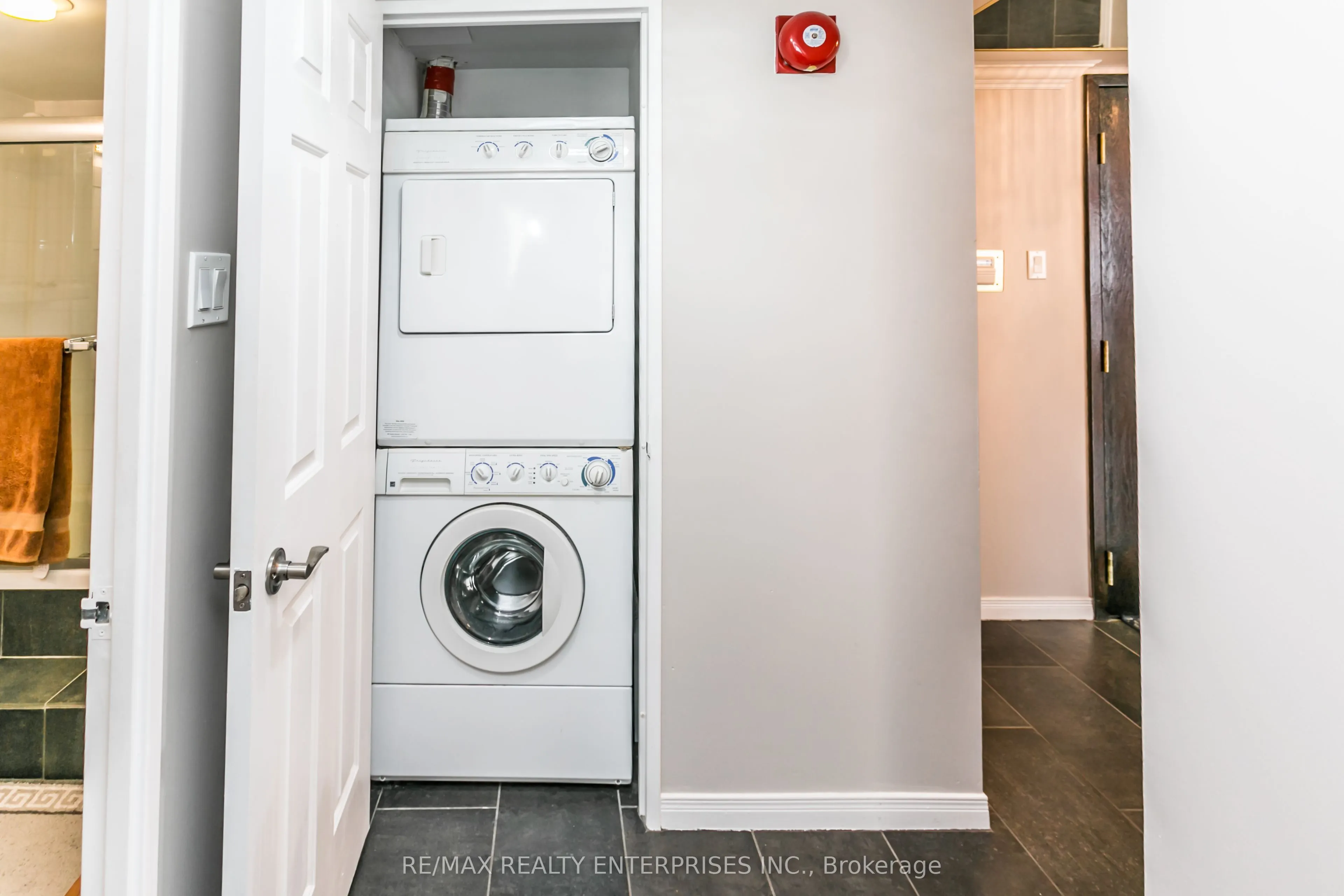 1700 The Collegeway, #402