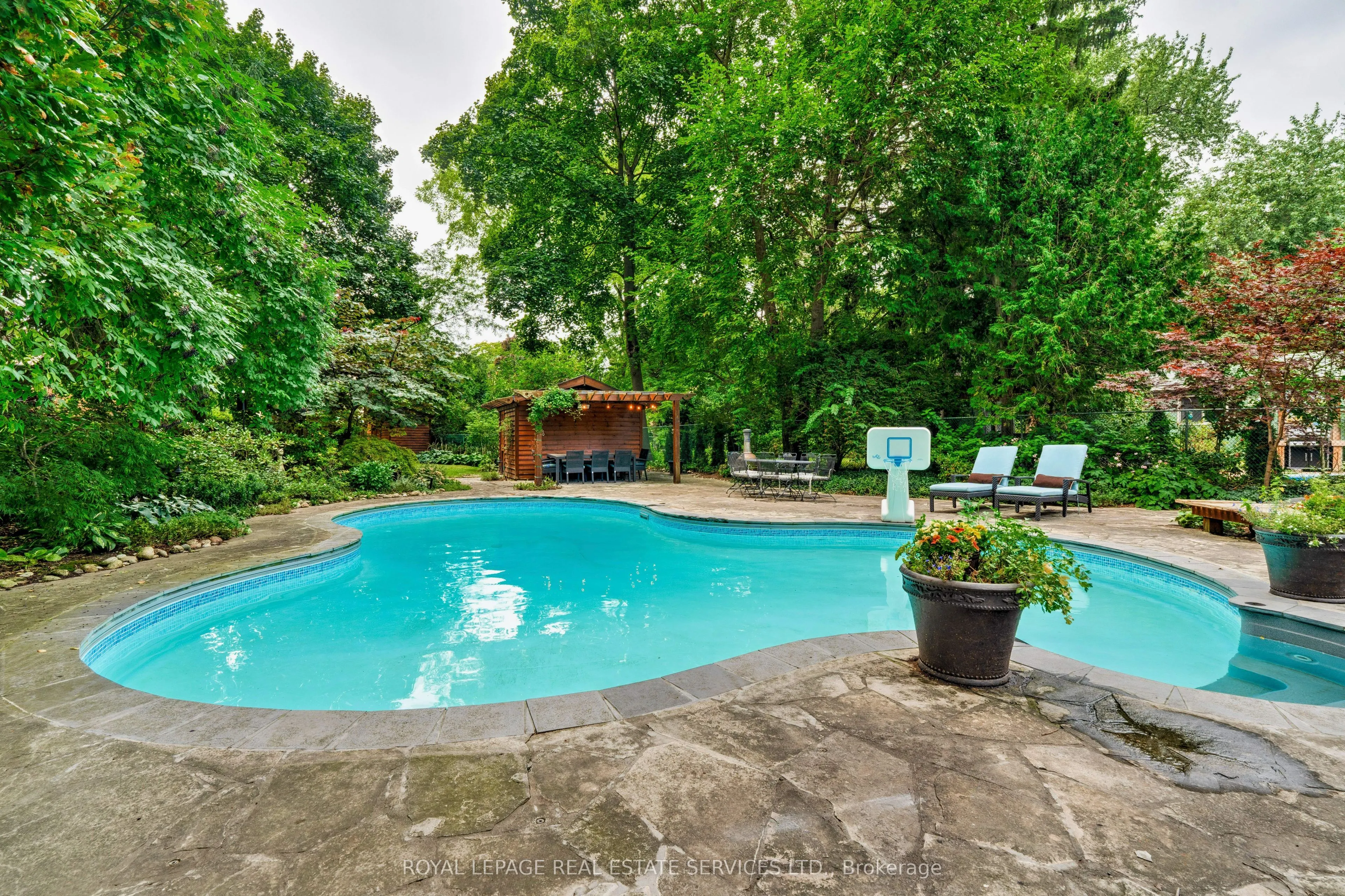 938 Meadow Wood Road