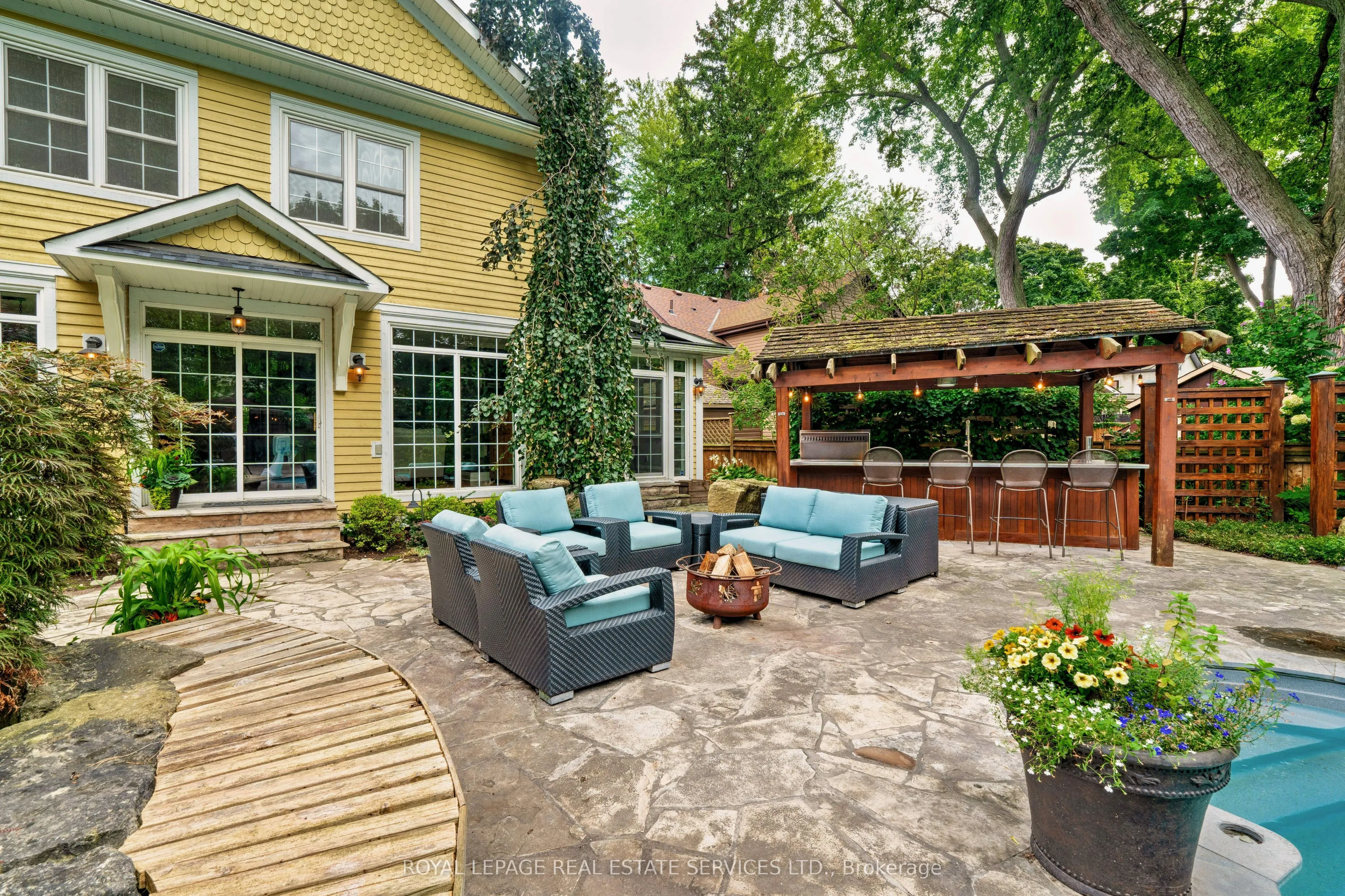 938 Meadow Wood Road