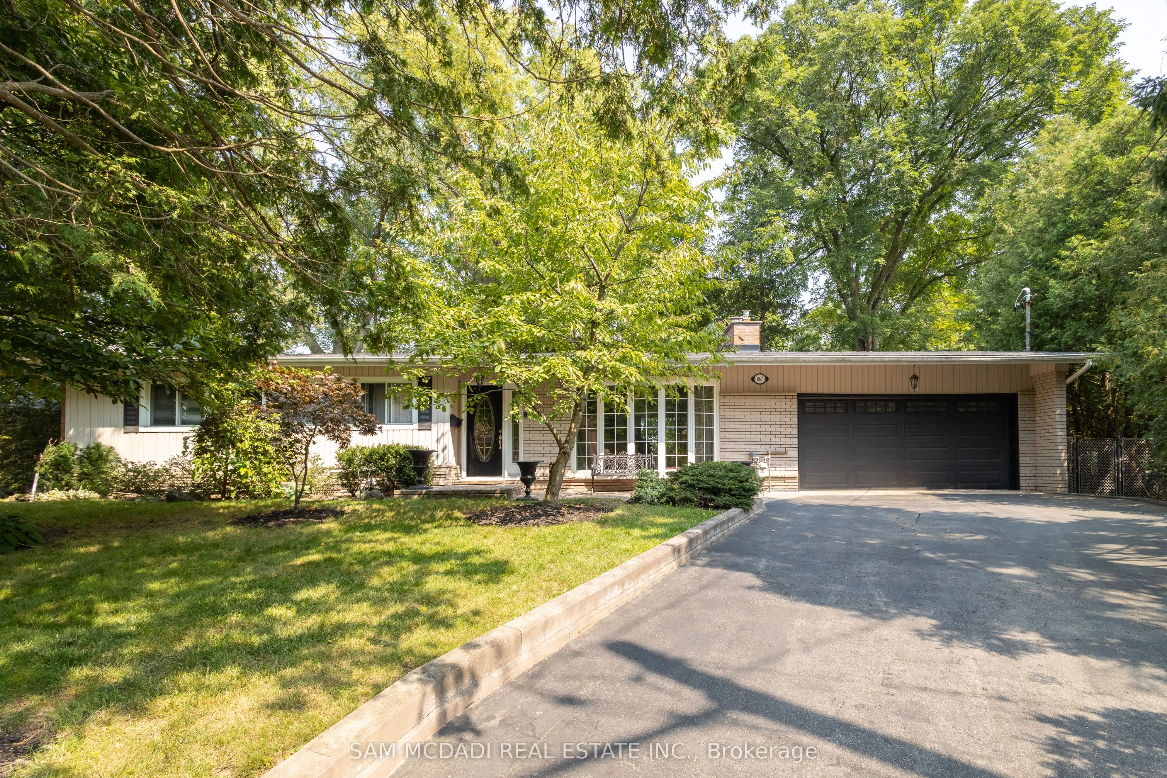 867 Sunningdale Bend