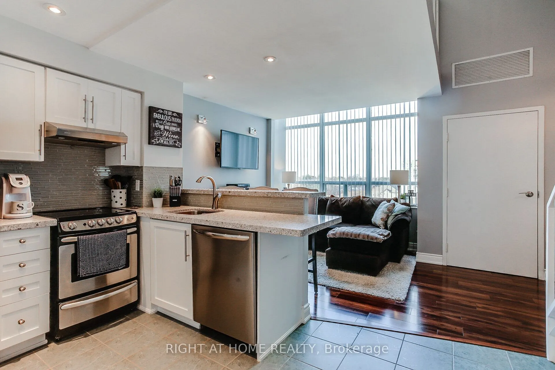 300 Manitoba Street, #426