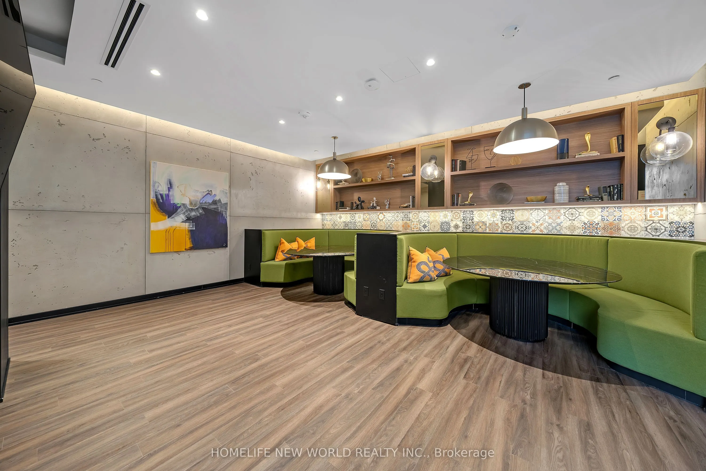 251 Manitoba Street #412