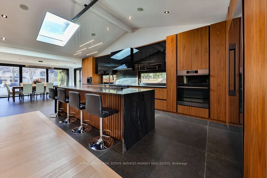 621 Sir Richard's Road