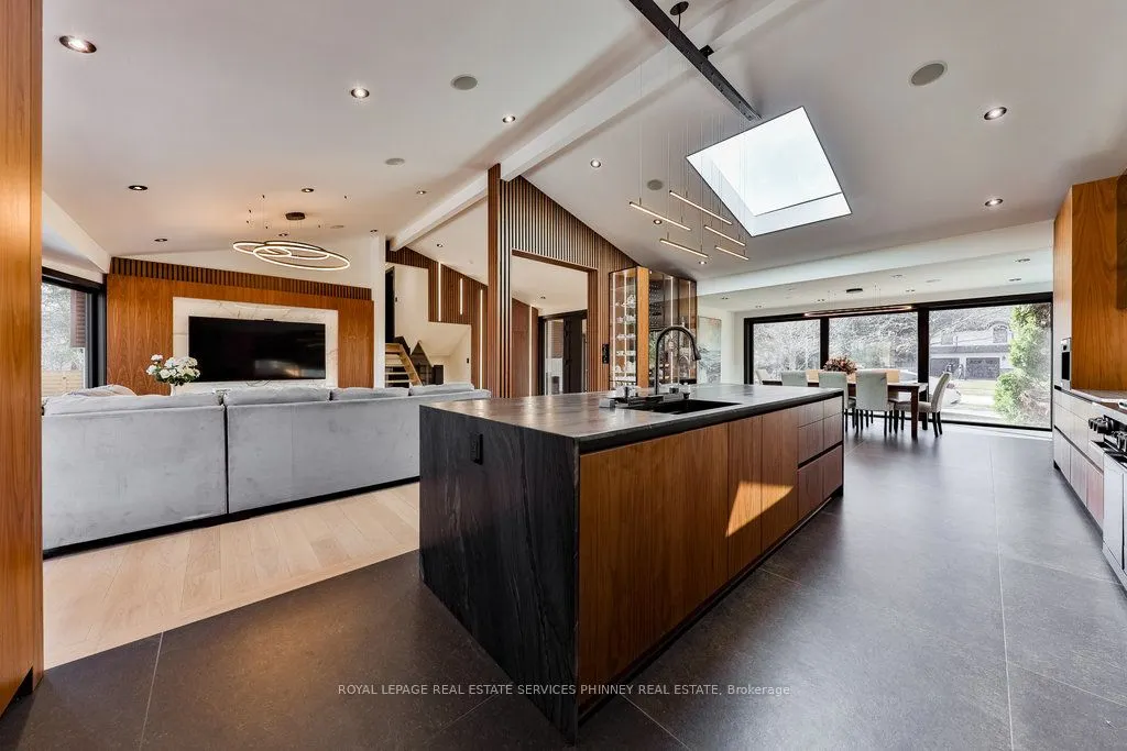 621 Sir Richard's Road