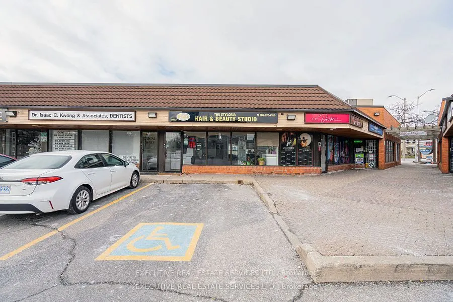 592 RATHBURN Road W, #3