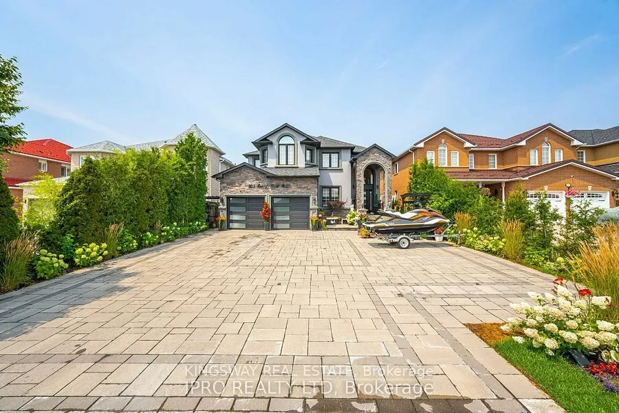 923 Bristol Road W