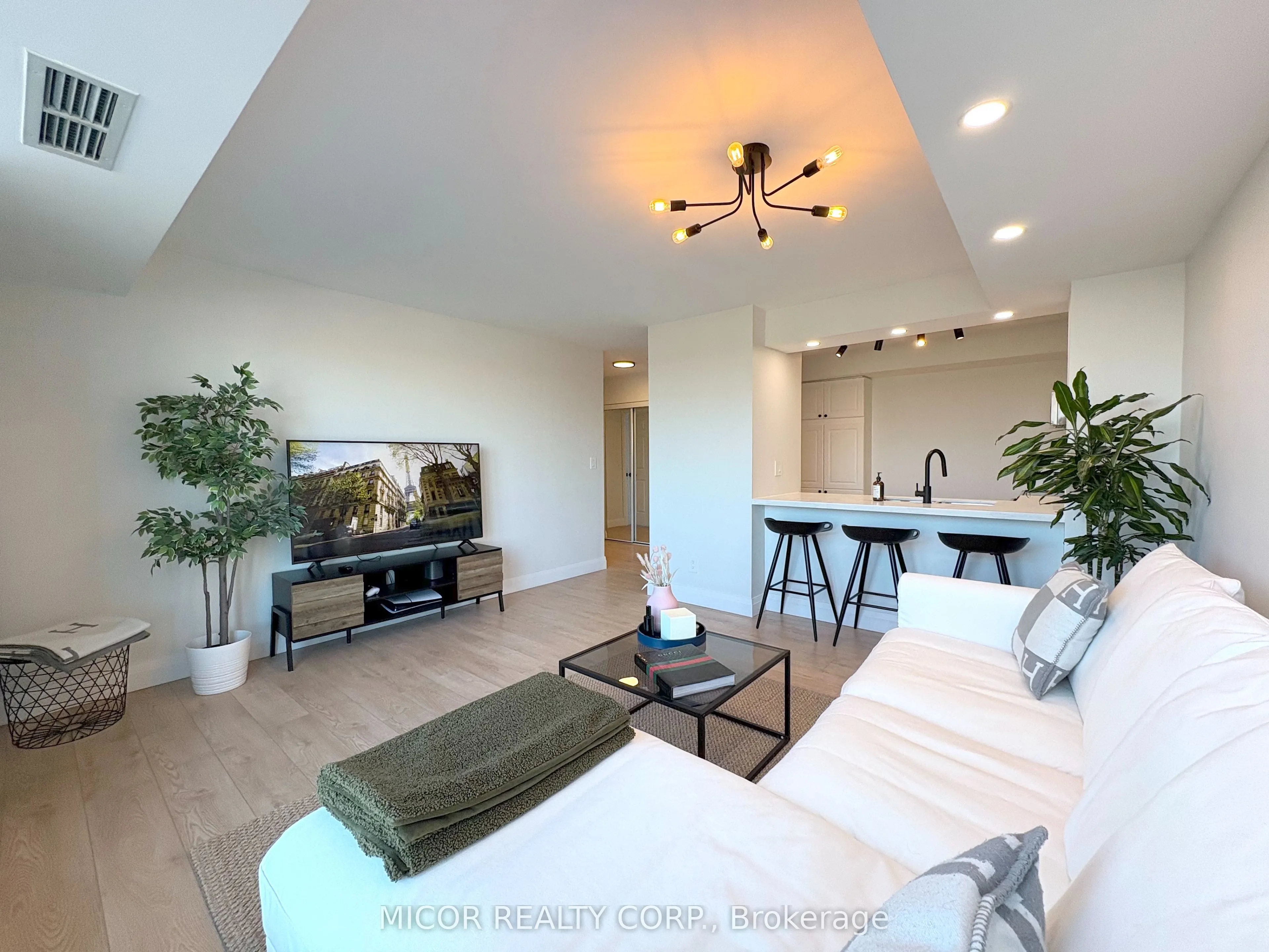 190 Manitoba Street, #1002