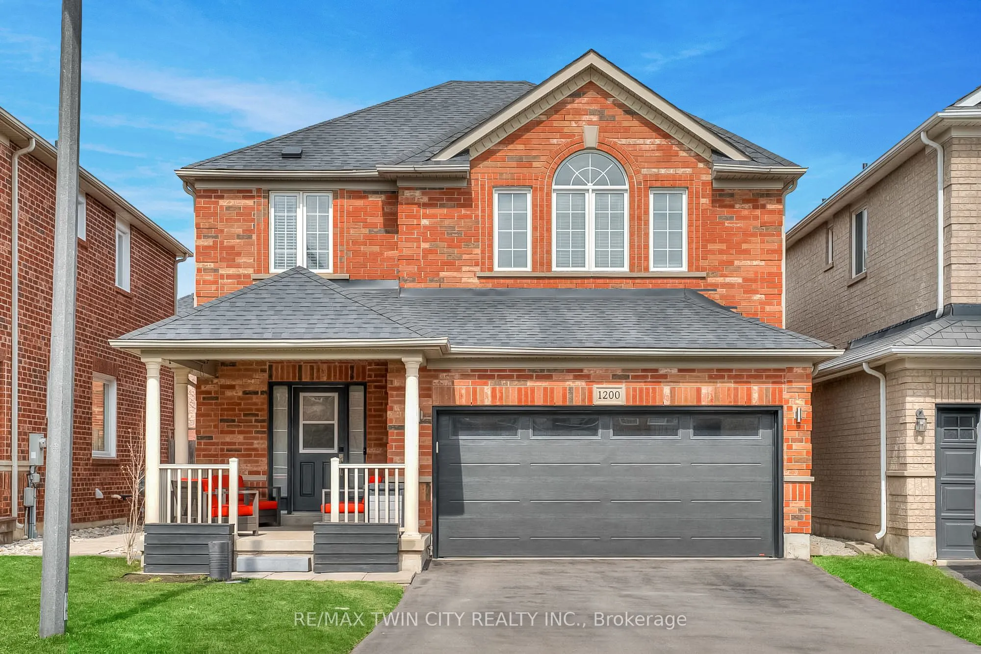 1200 McMullen Crescent