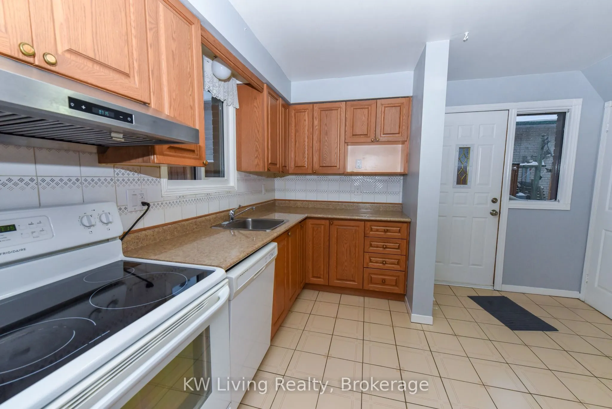 718 Eaglemount Crescent