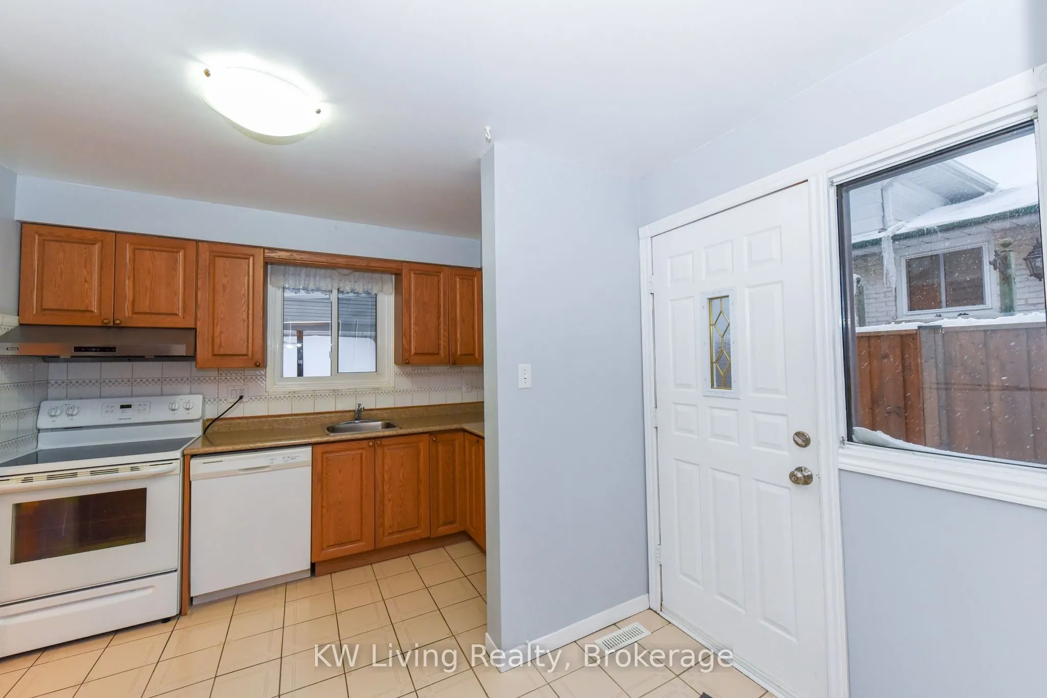 718 Eaglemount Crescent