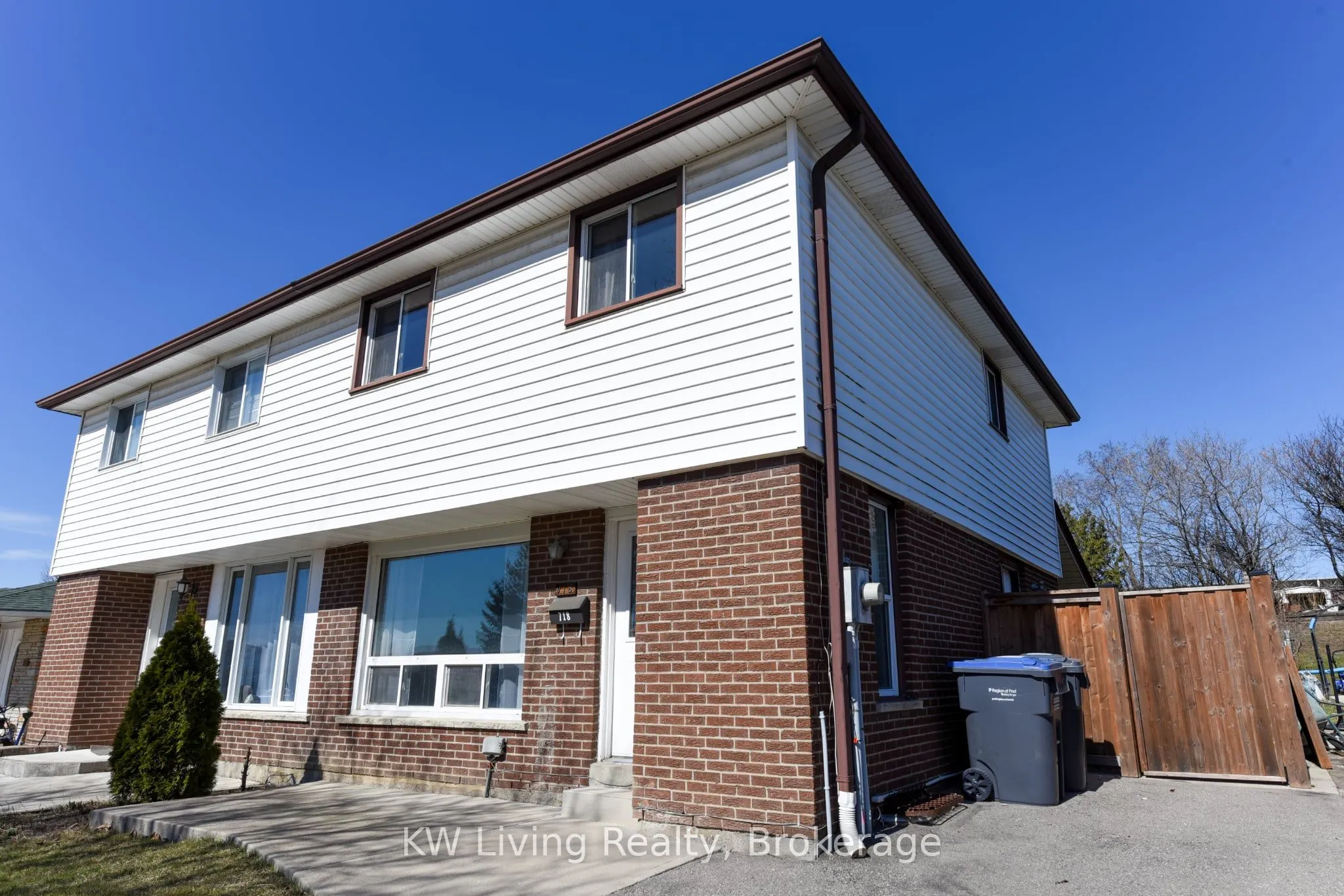 718 Eaglemount Crescent