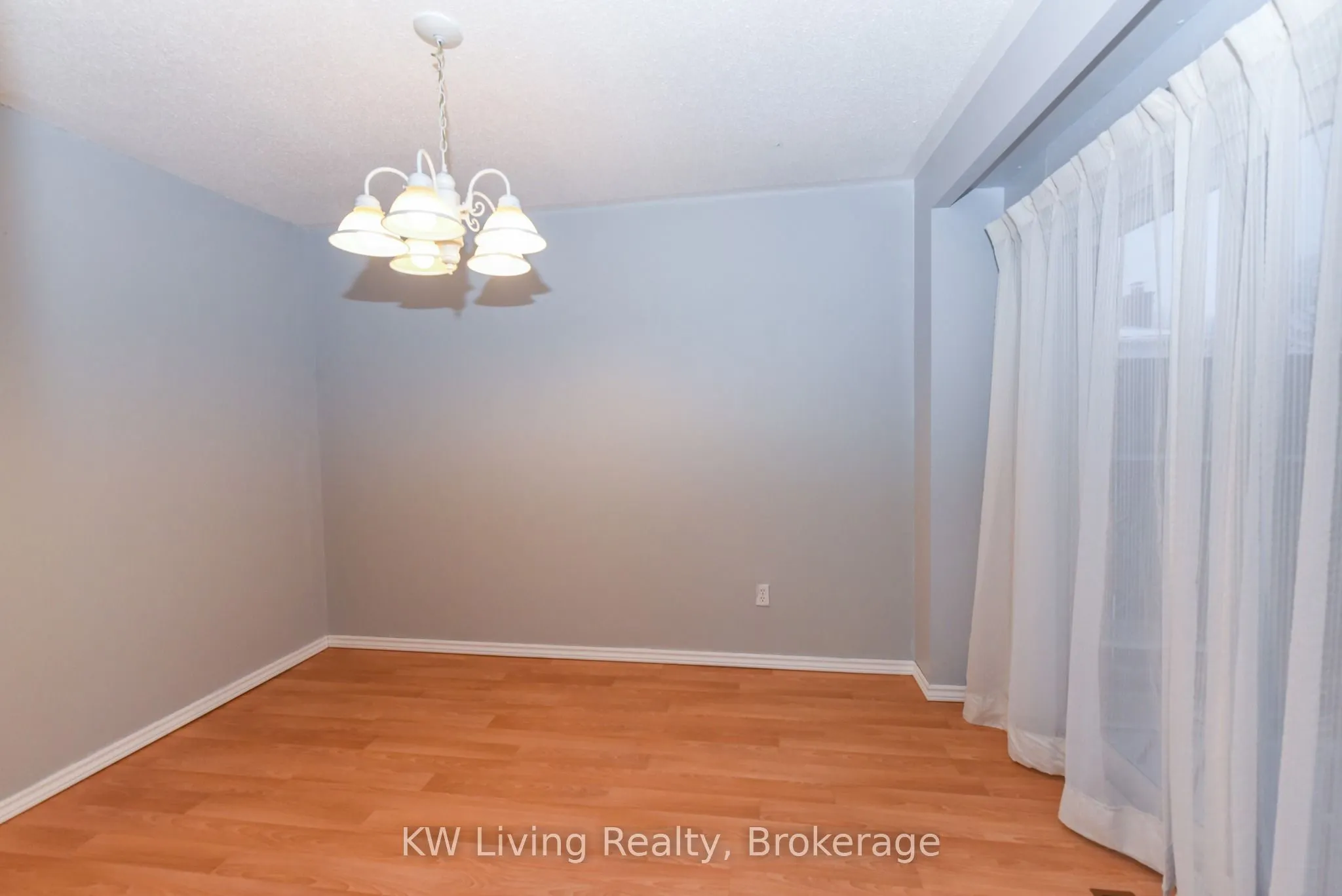 718 Eaglemount Crescent