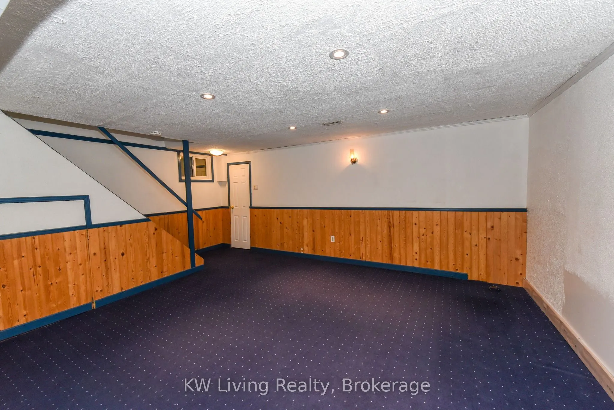 718 Eaglemount Crescent