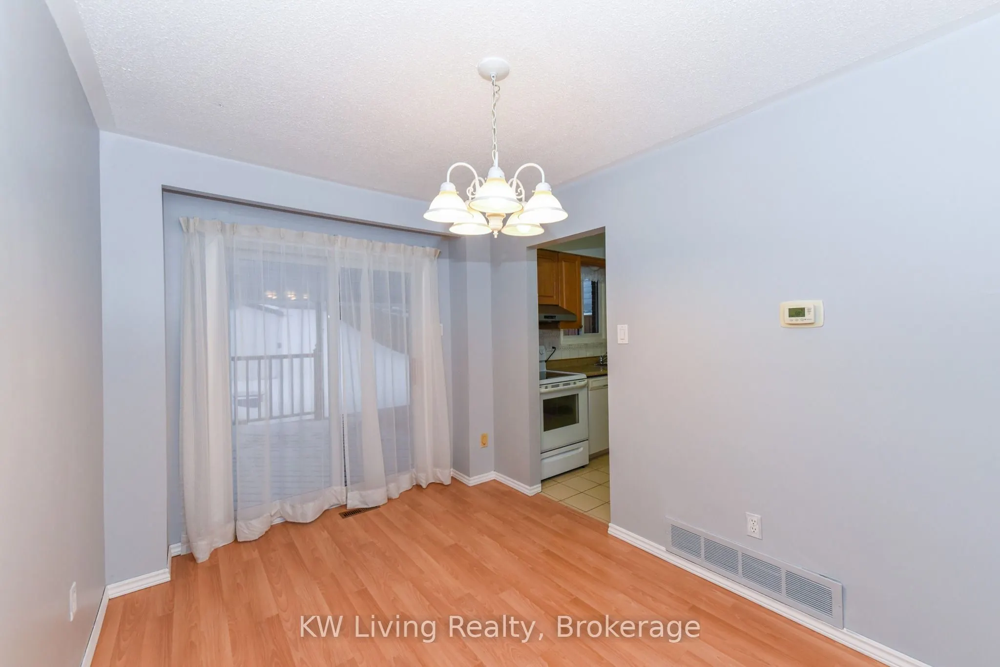 718 Eaglemount Crescent