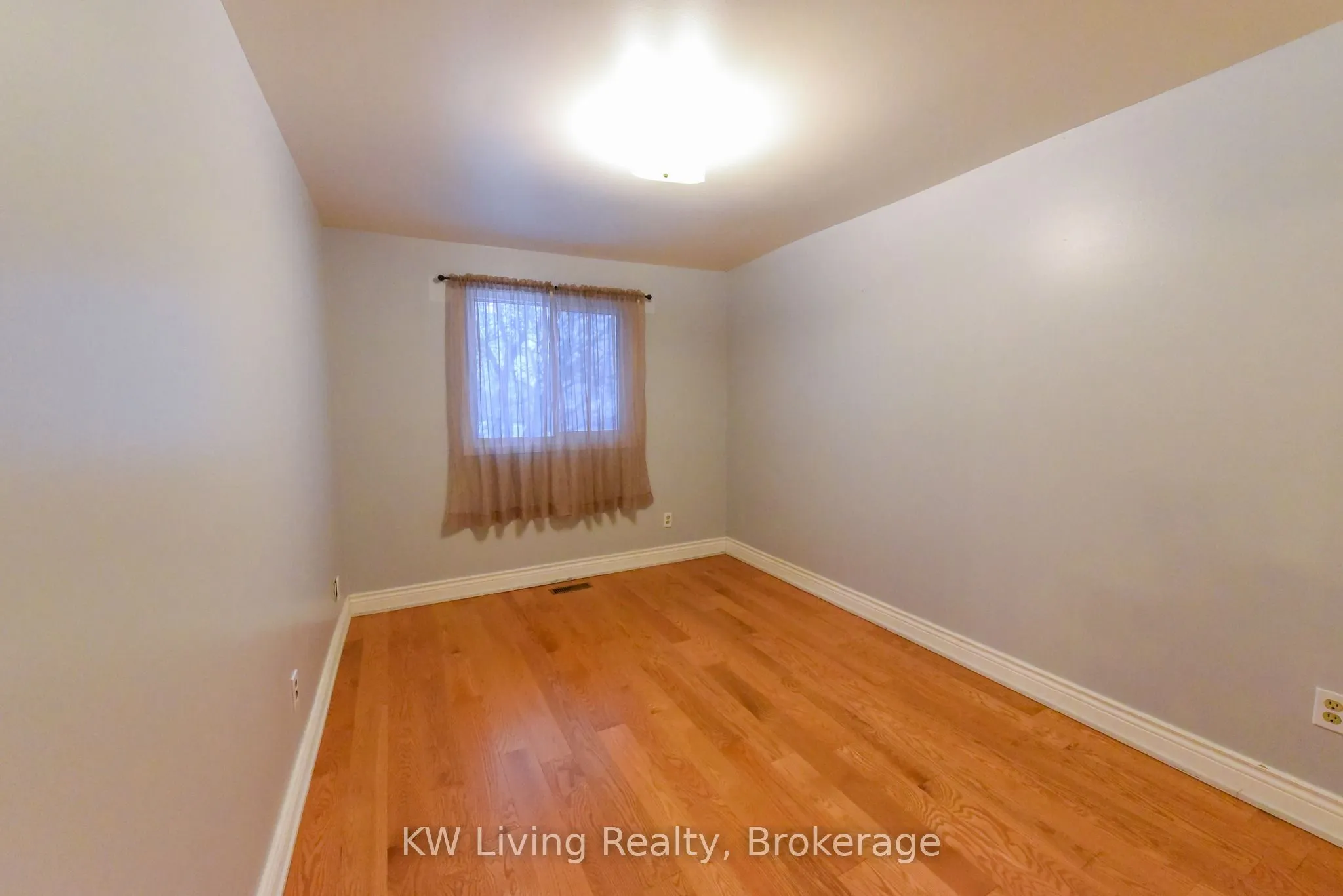 718 Eaglemount Crescent