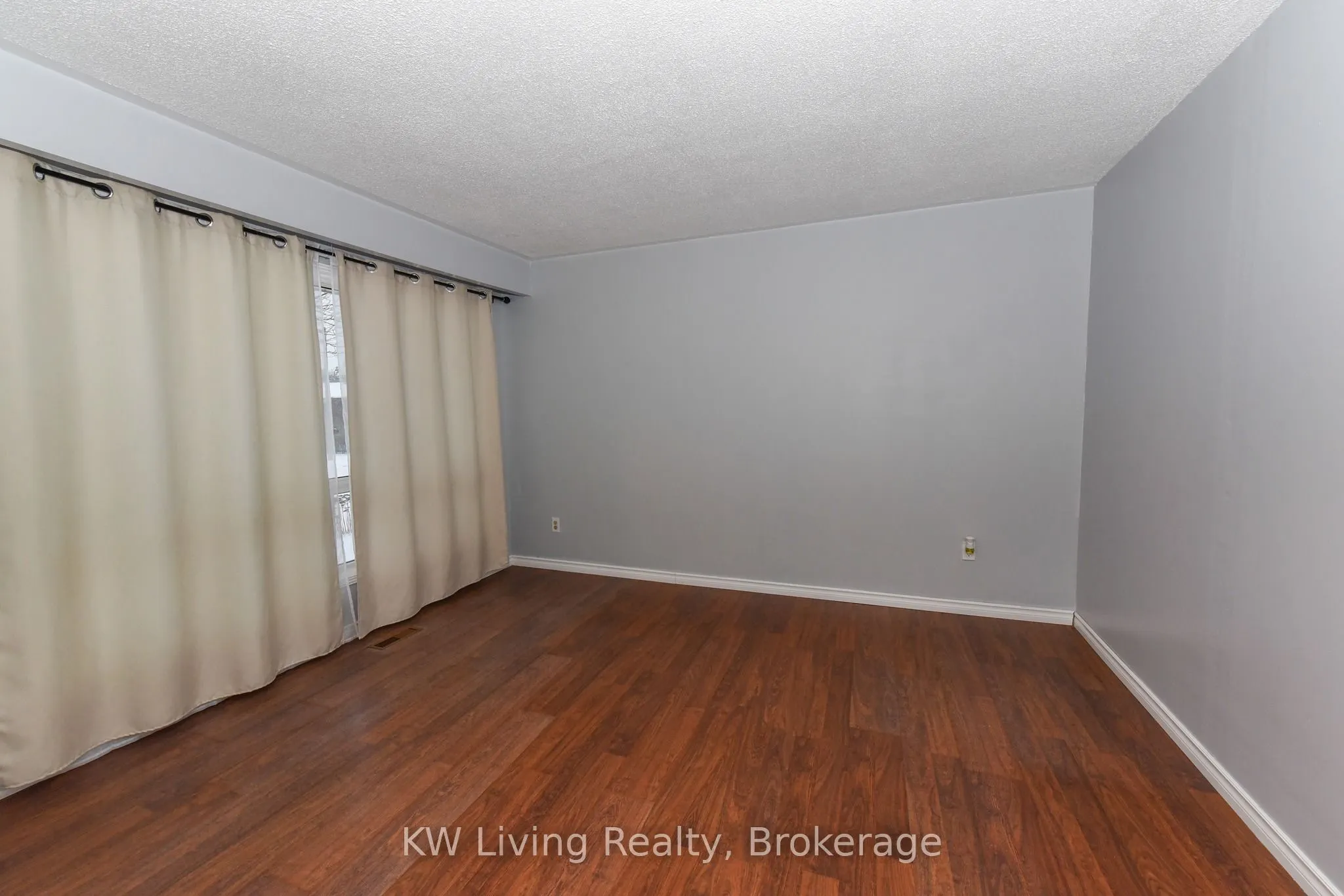 718 Eaglemount Crescent