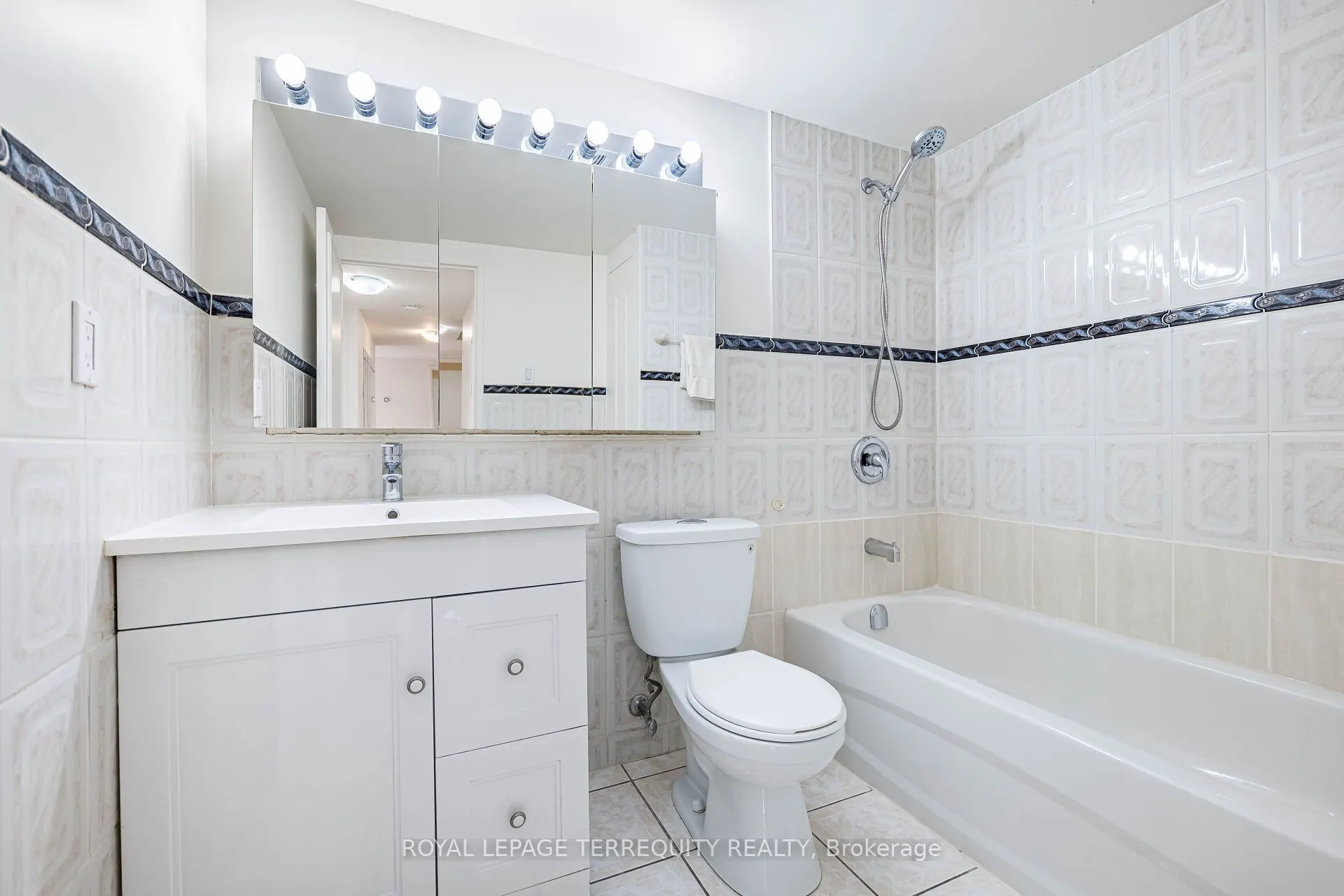 1333 Bloor Street, #211