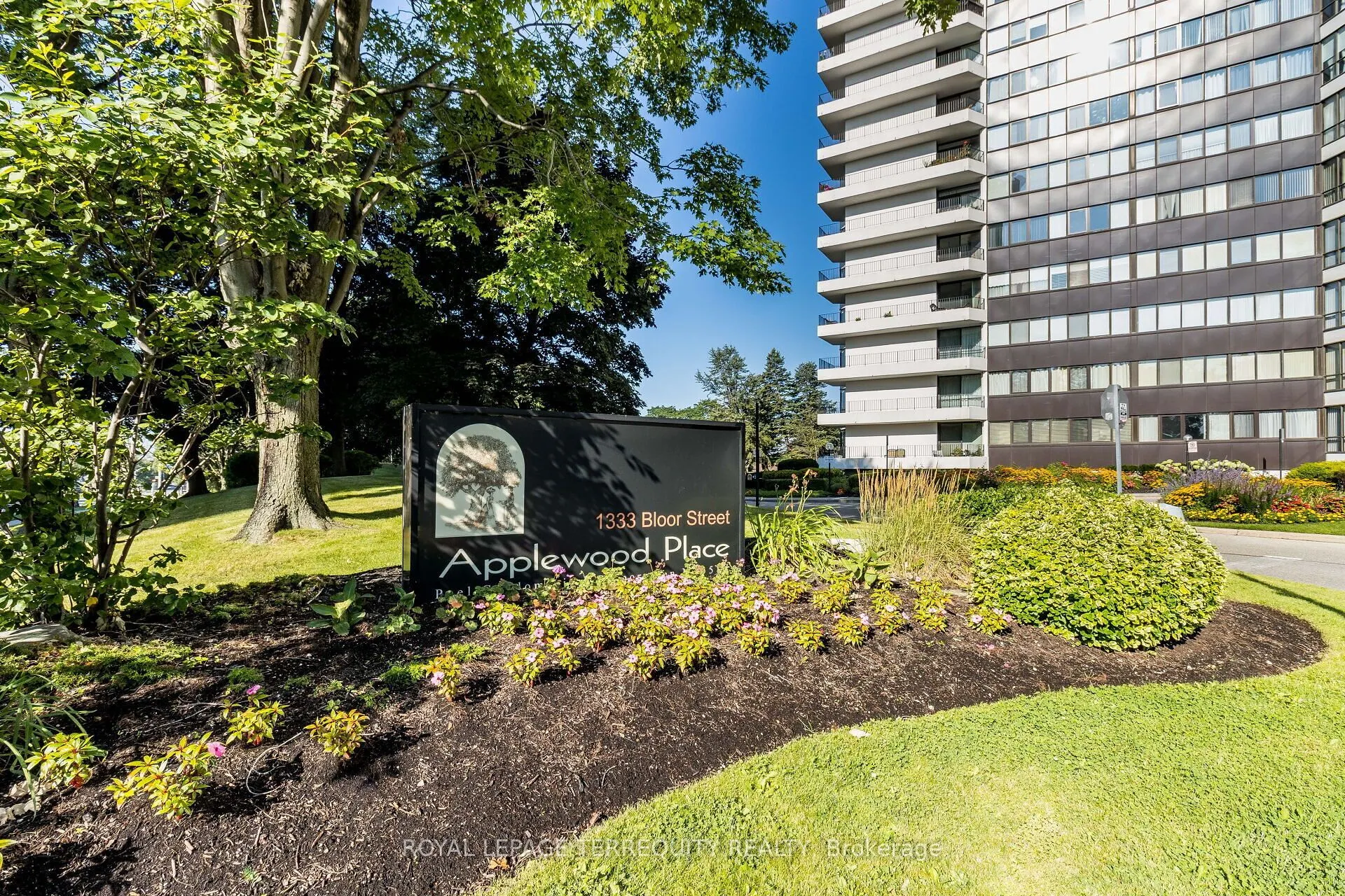 1333 Bloor Street, #211