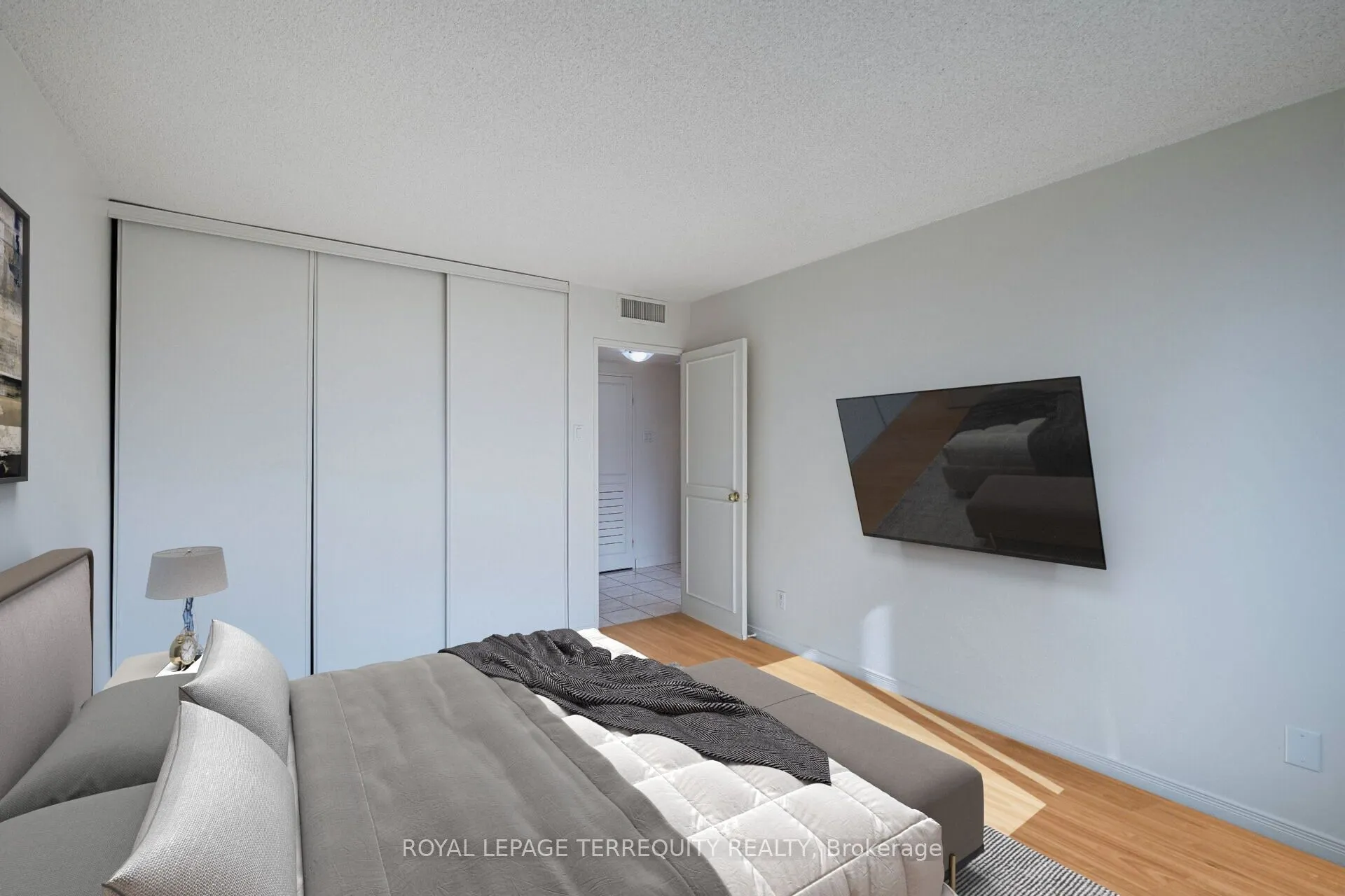 1333 Bloor Street, #211