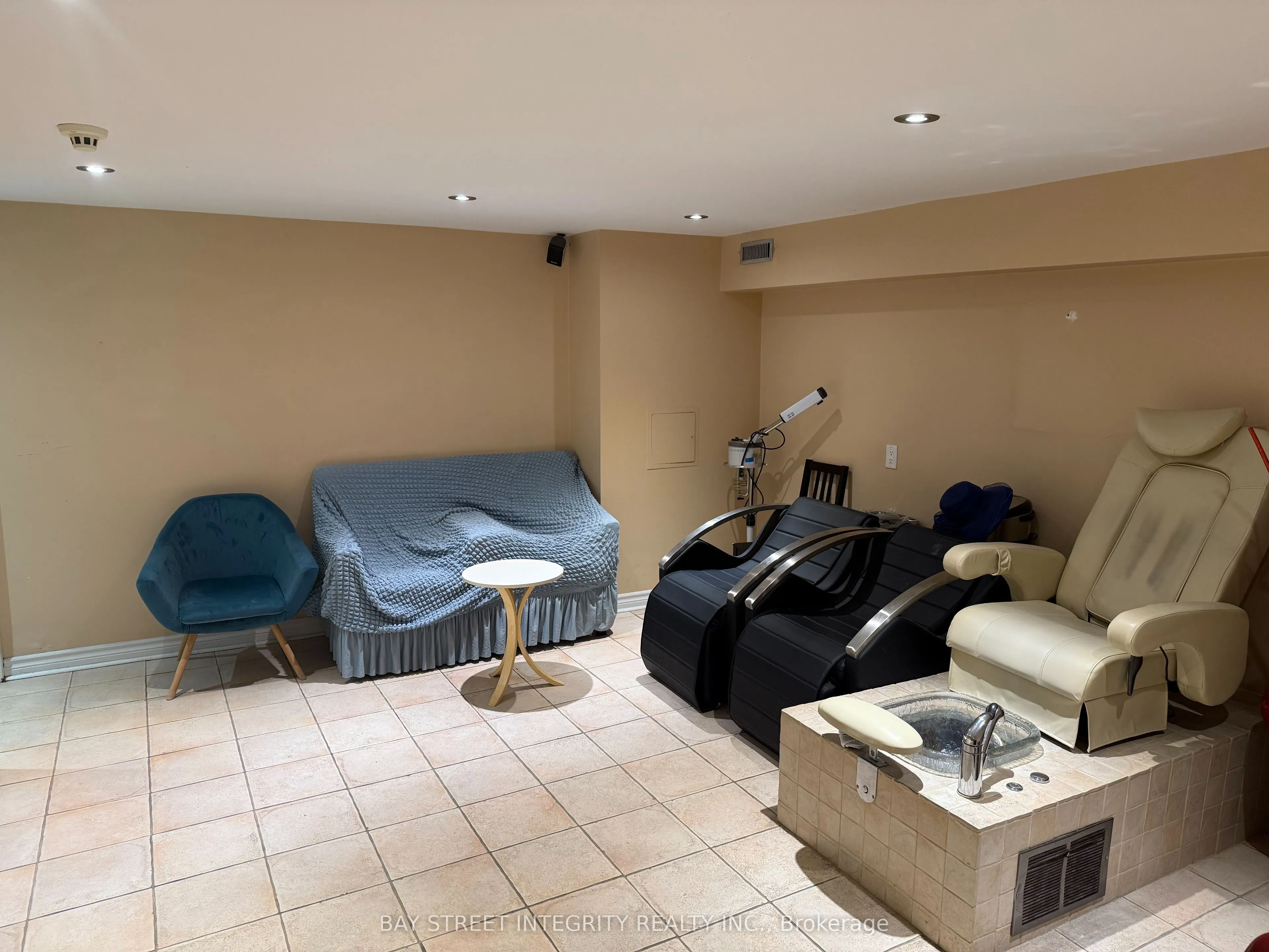 1850 Lakeshore Road W