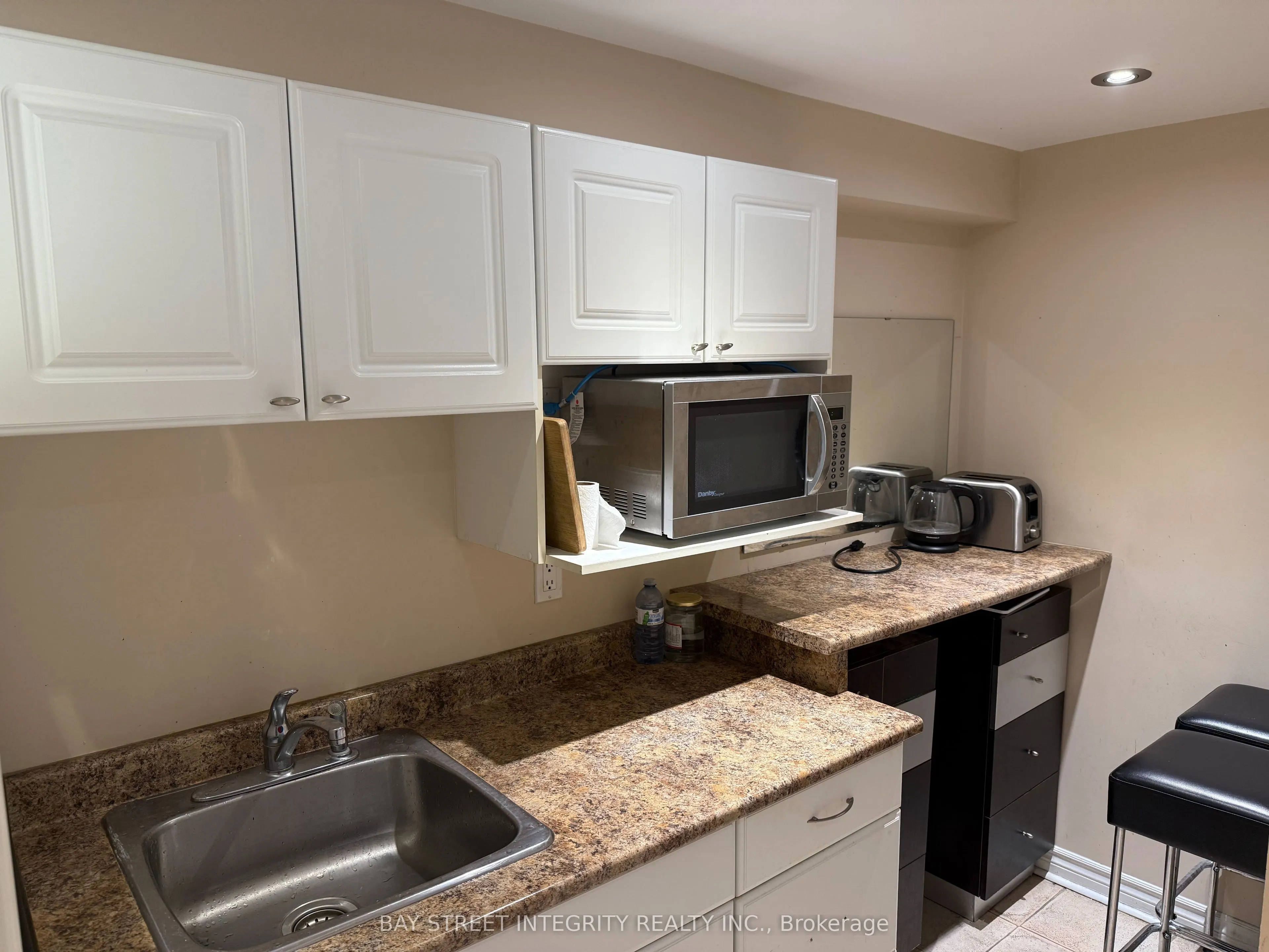 1850 Lakeshore Road W