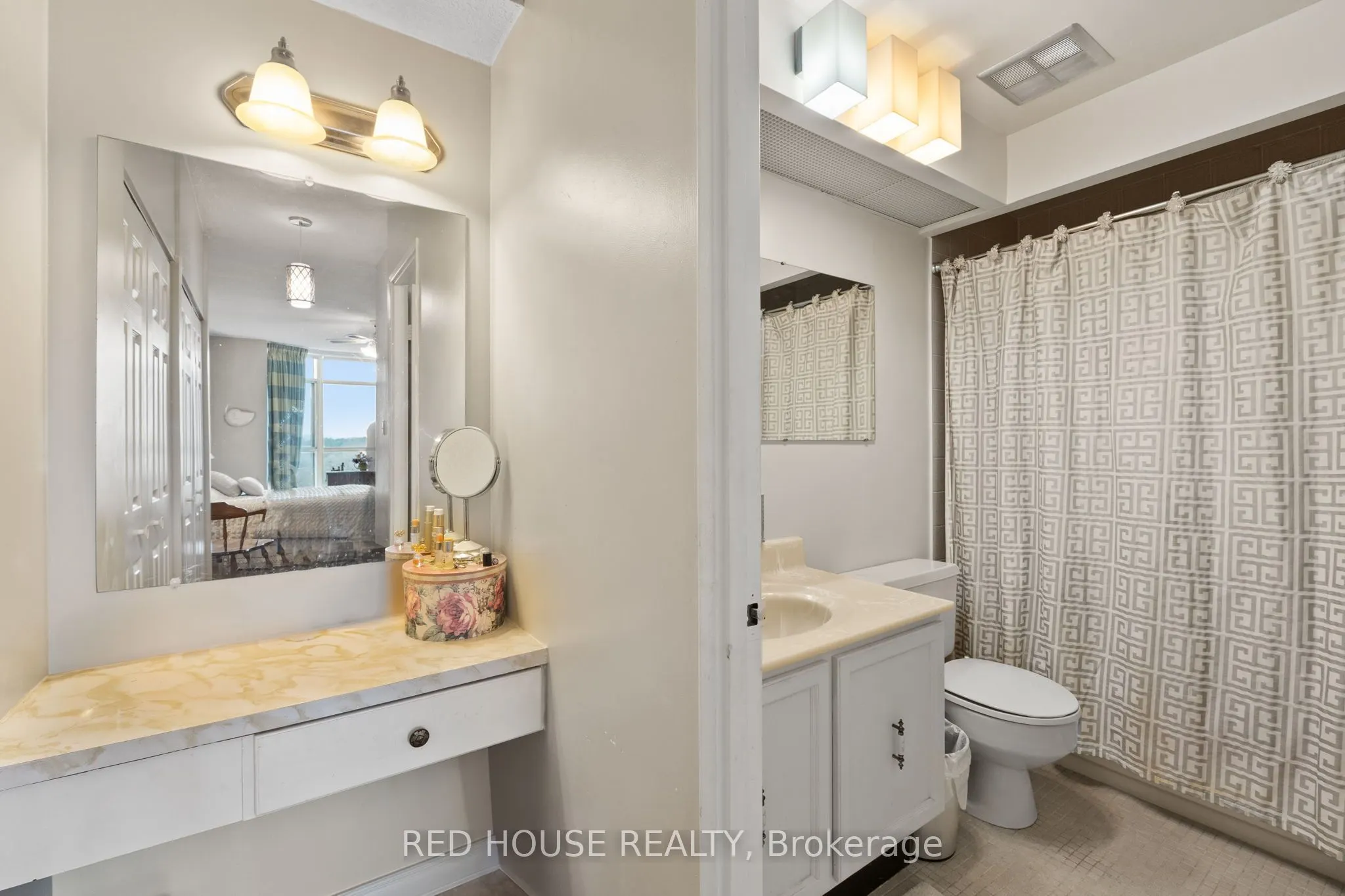 5250 Lakeshore Road #809