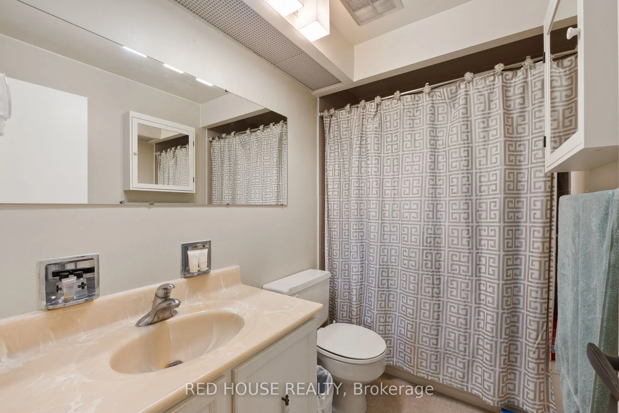 5250 Lakeshore Road #809