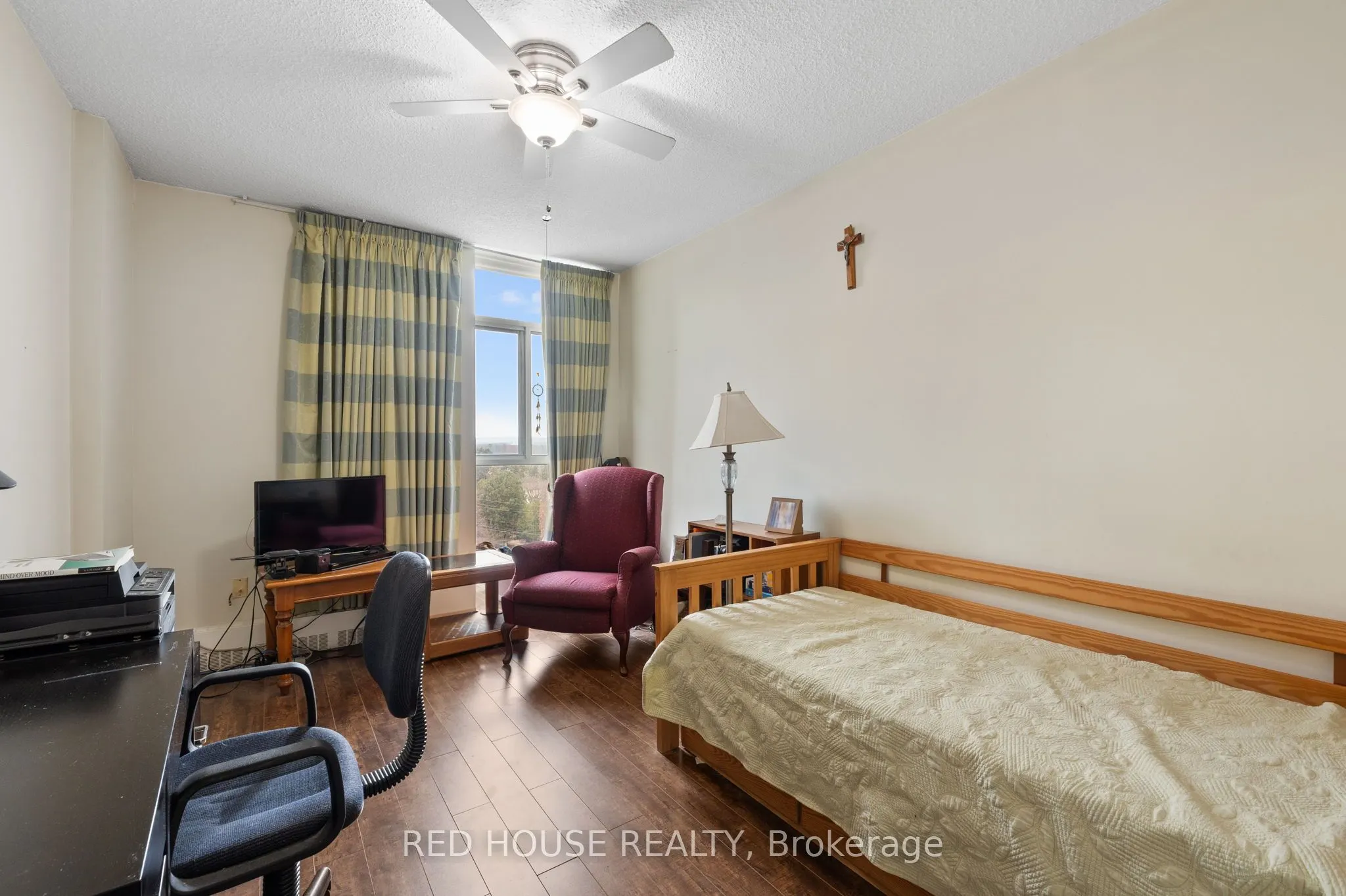 5250 Lakeshore Road #809