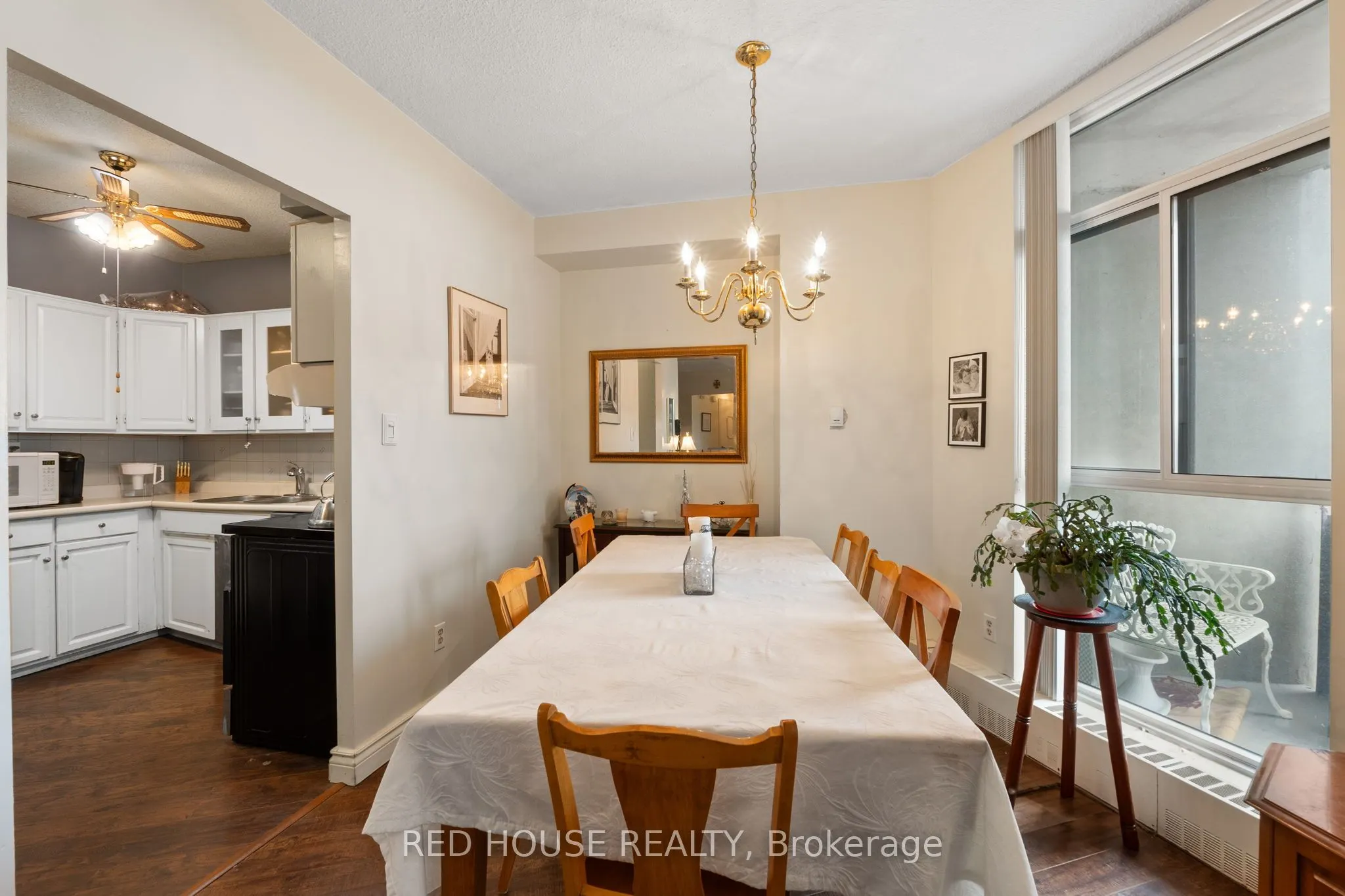 5250 Lakeshore Road #809
