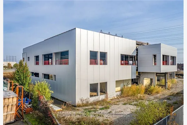 10 Vice Regent Boulevard