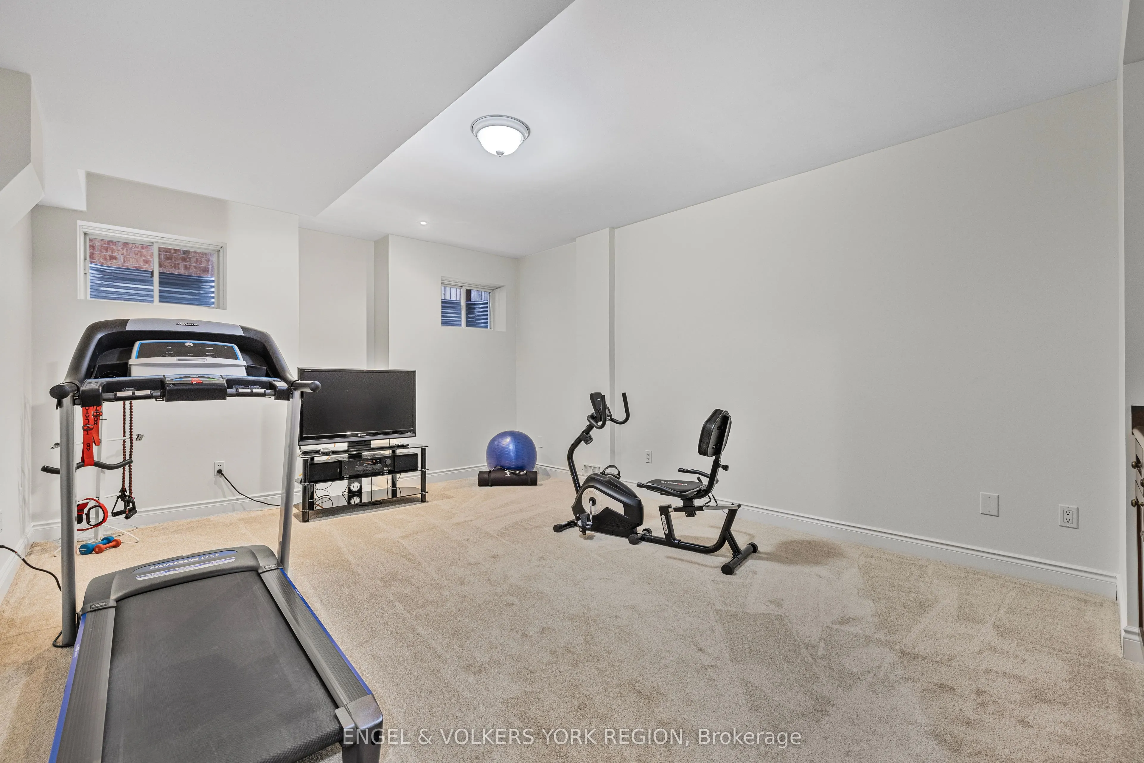 26 Imperial Lakes Drive
