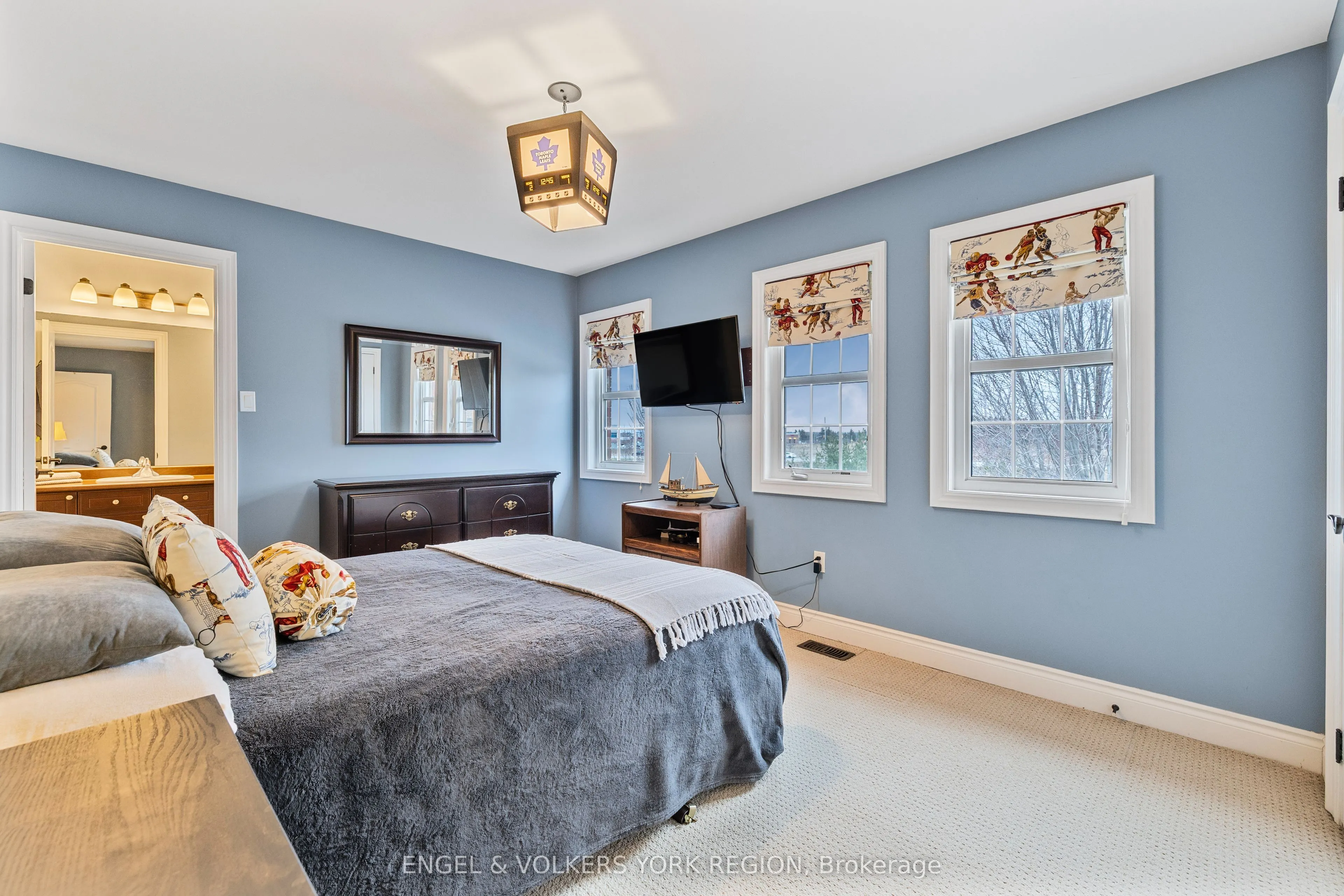 26 Imperial Lakes Drive