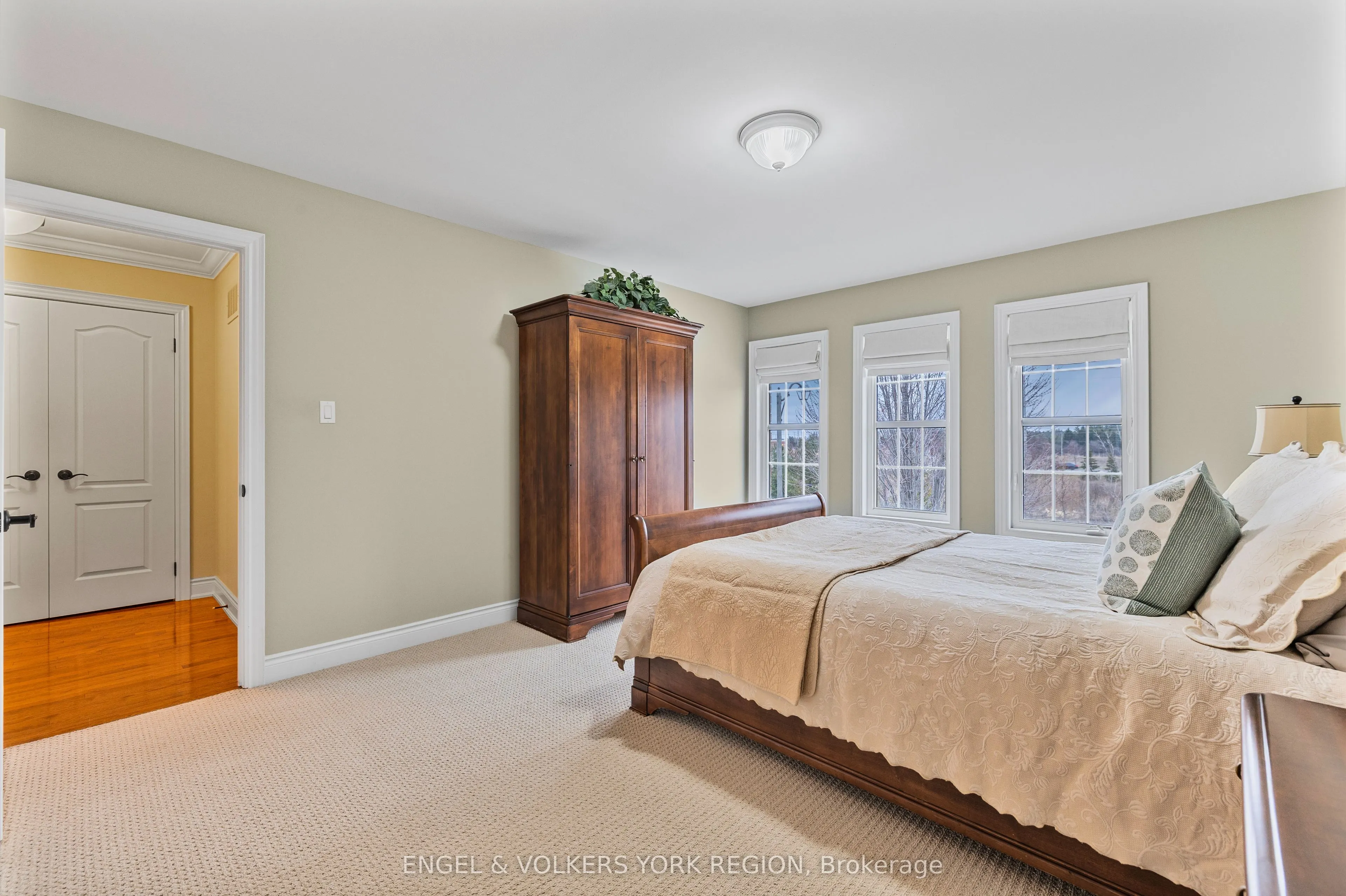 26 Imperial Lakes Drive